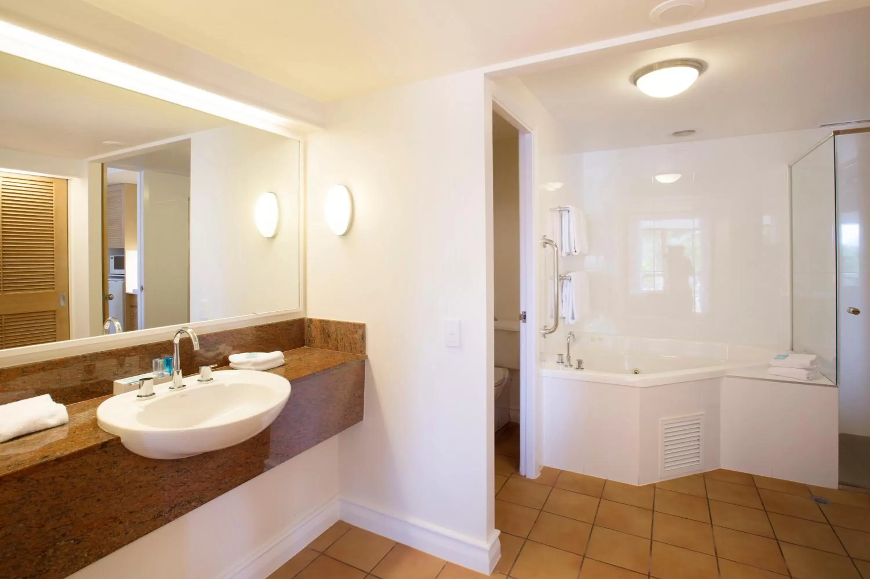 Shower, Bathroom in Novotel Sunshine Coast Resort