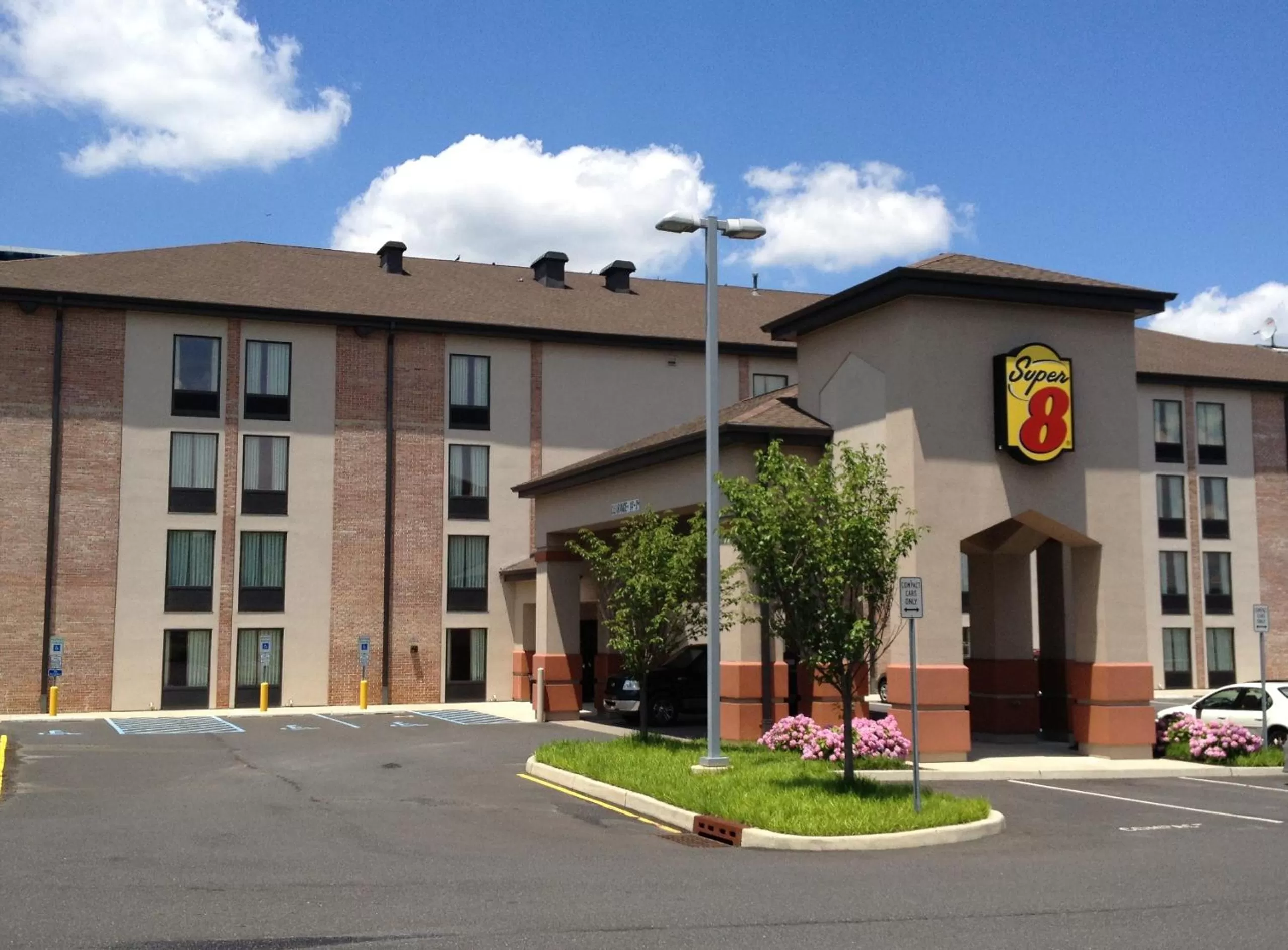 Facade/entrance in Super 8 by Wyndham Mount Laurel