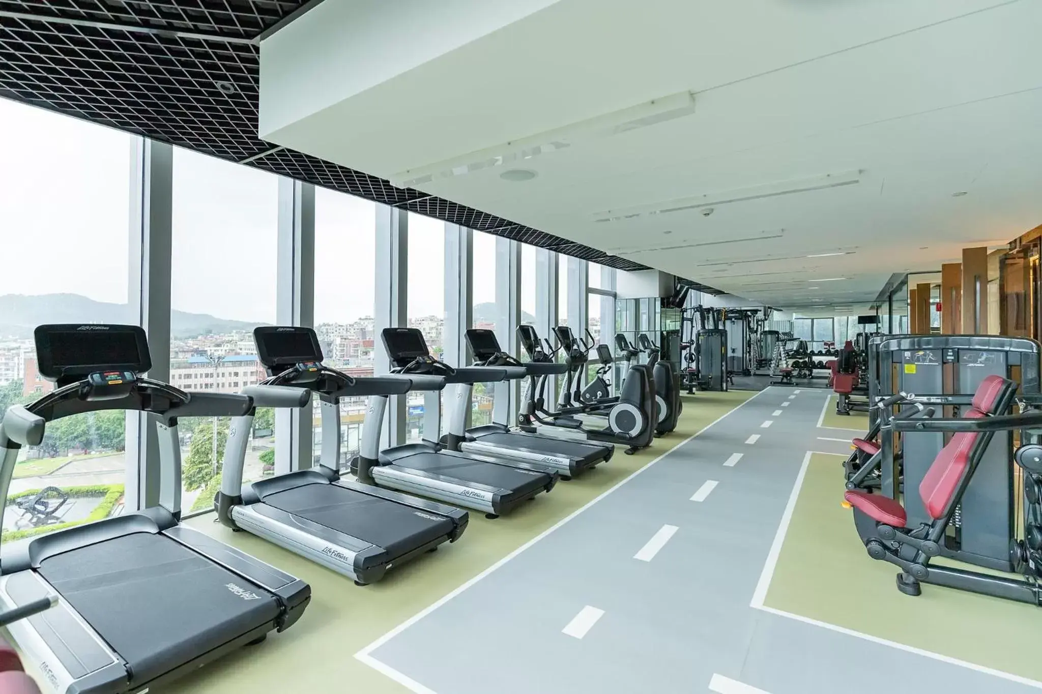 Spa and wellness centre/facilities, Fitness Center/Facilities in Holiday Inn Guangzhou South Lake, an IHG Hotel