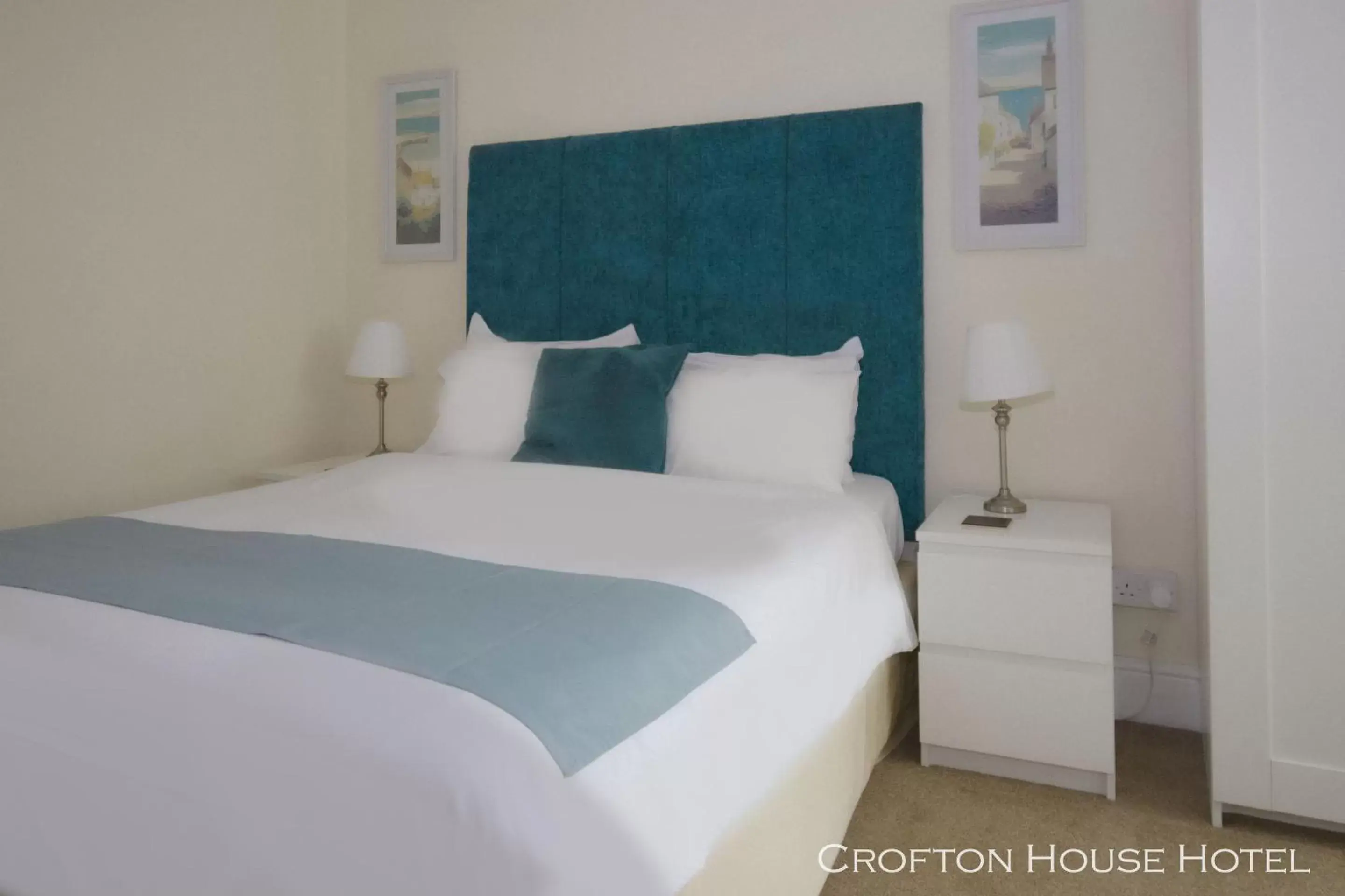 One-Bedroom Suite in Crofton House Hotel
