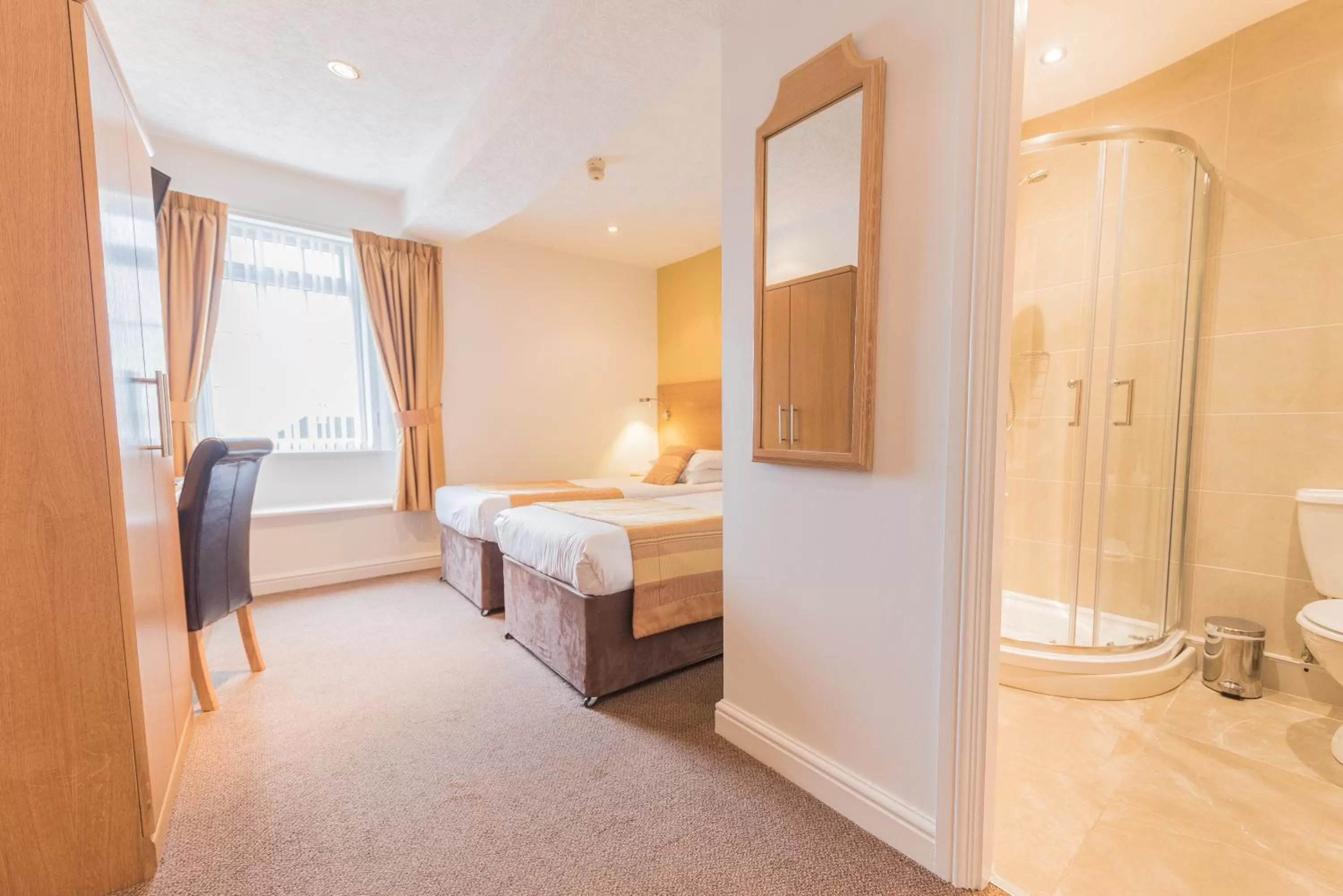 Bedroom, Bed in The Old Ginn House Inn