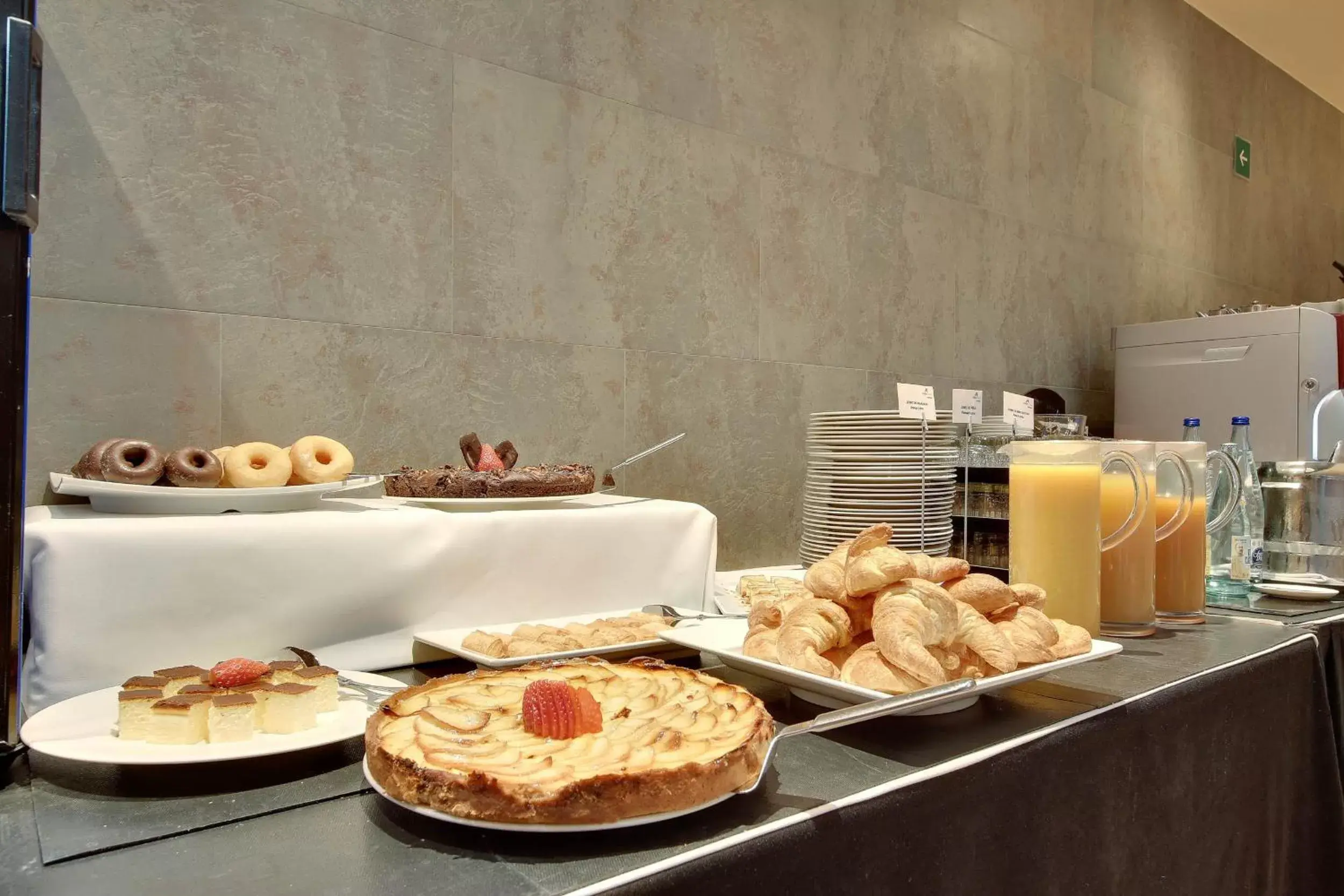 Breakfast, Food in Hotel Badalona Tower