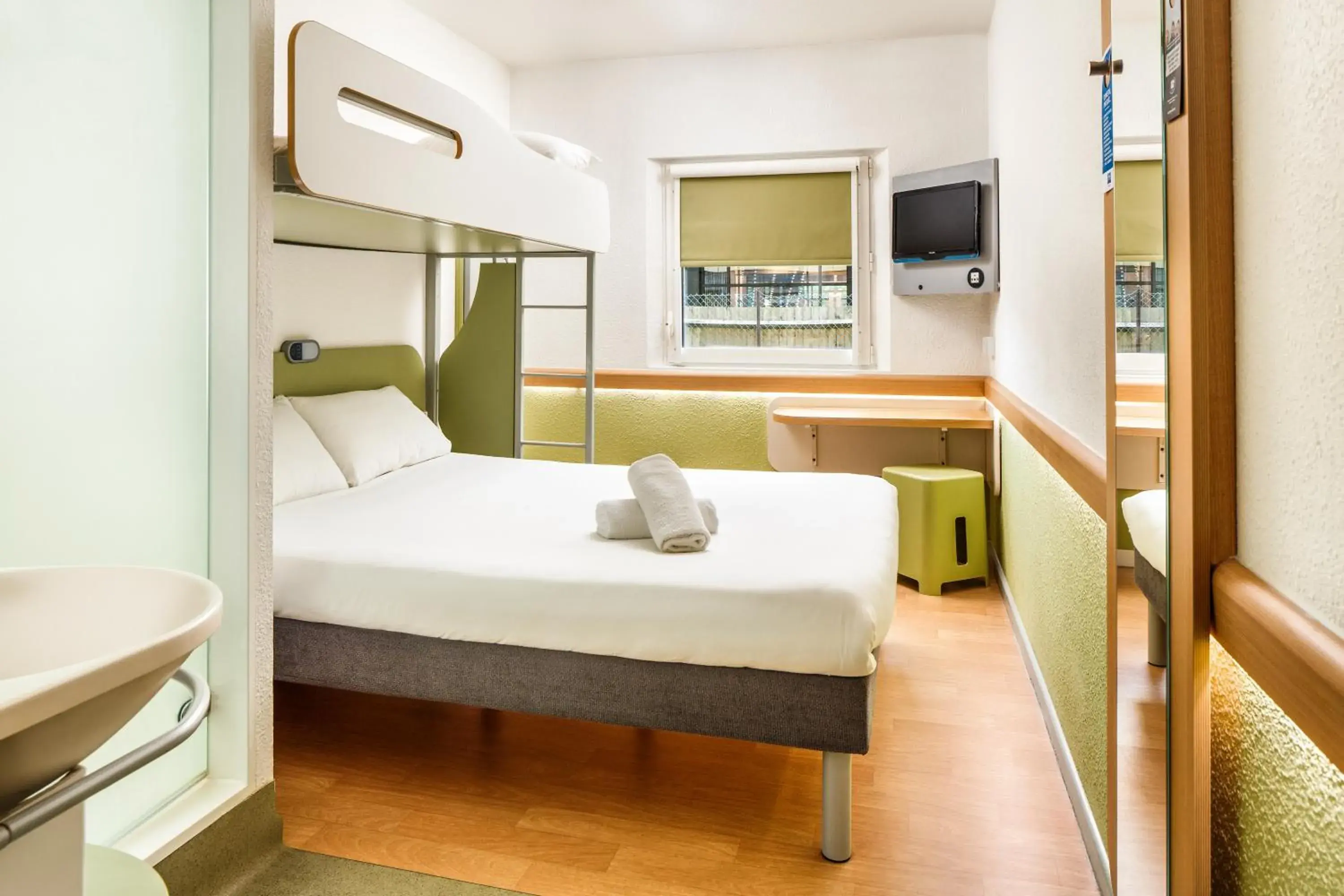 Bed in ibis budget Bergerac