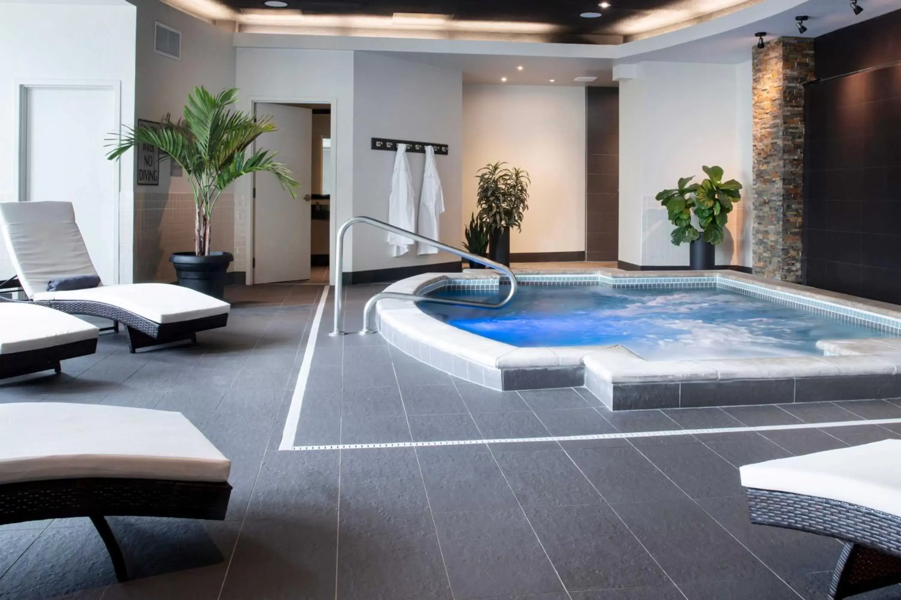 Spa and wellness centre/facilities, Swimming Pool in Niagara Falls Marriott Fallsview Hotel & Spa