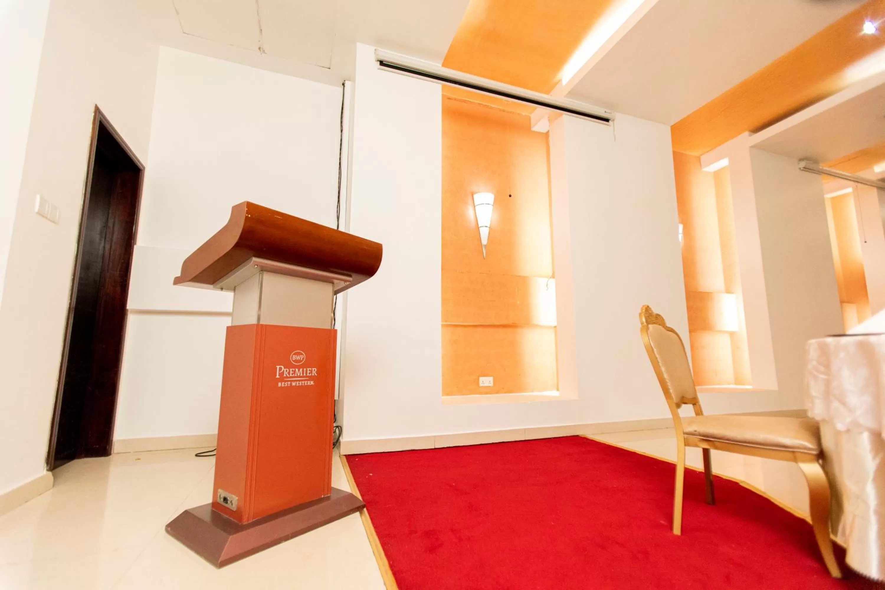 Meeting/conference room, Bed in Best Western Premier Accra Airport Hotel