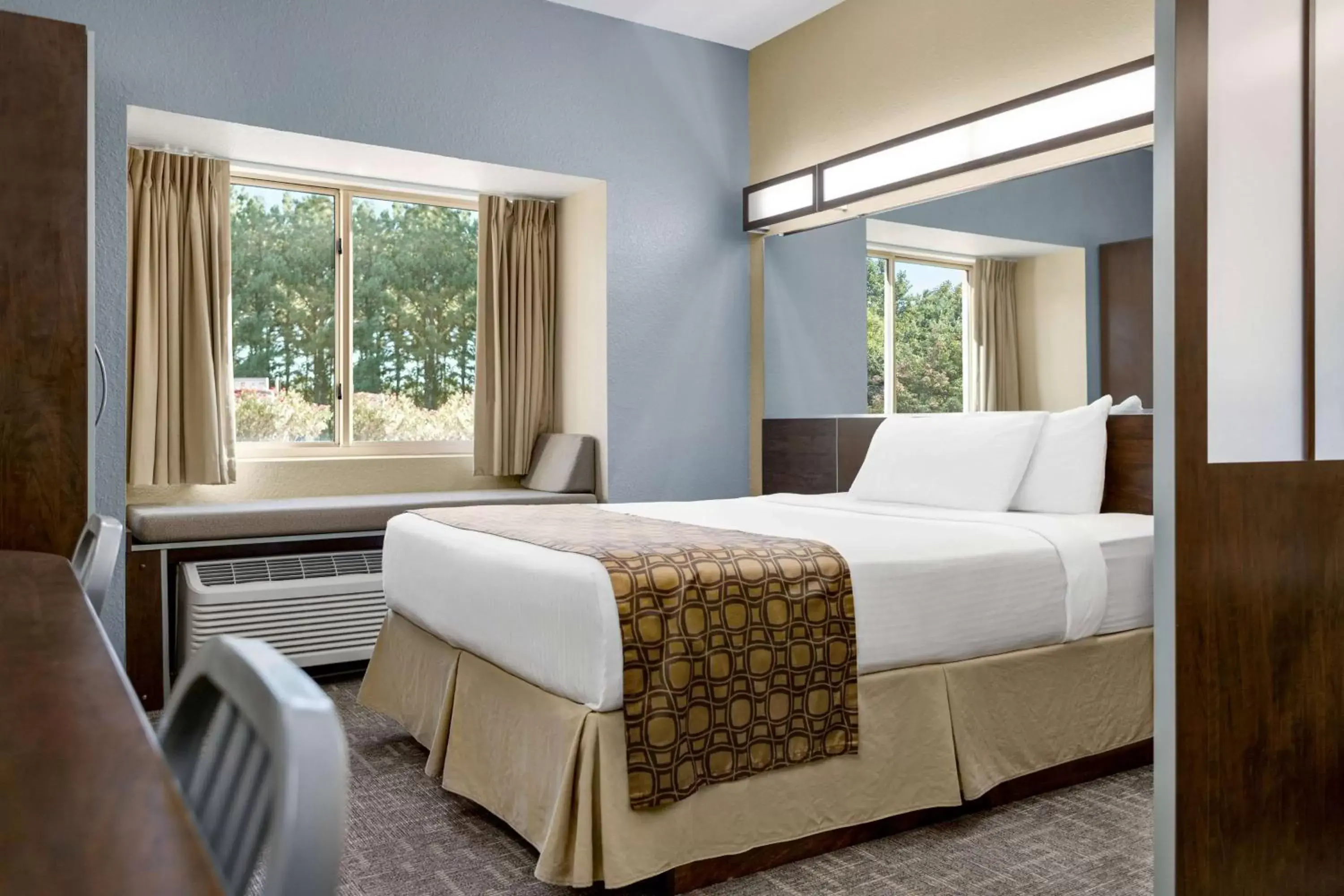Bed in Microtel Inn & Suites by Wyndham Woodstock/Atlanta North