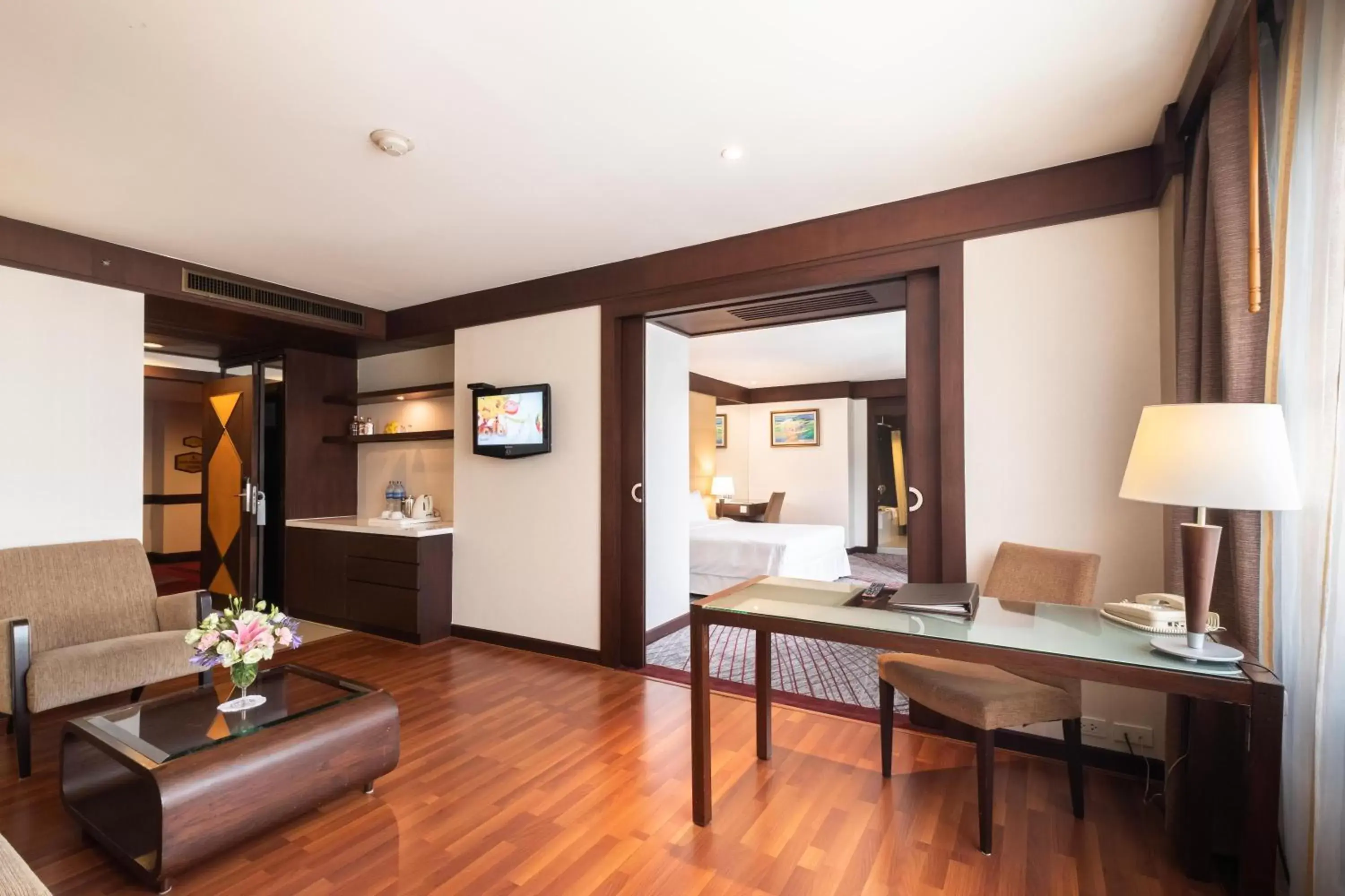 Living room in Zenith Sukhumvit Hotel - SHA Extra Plus