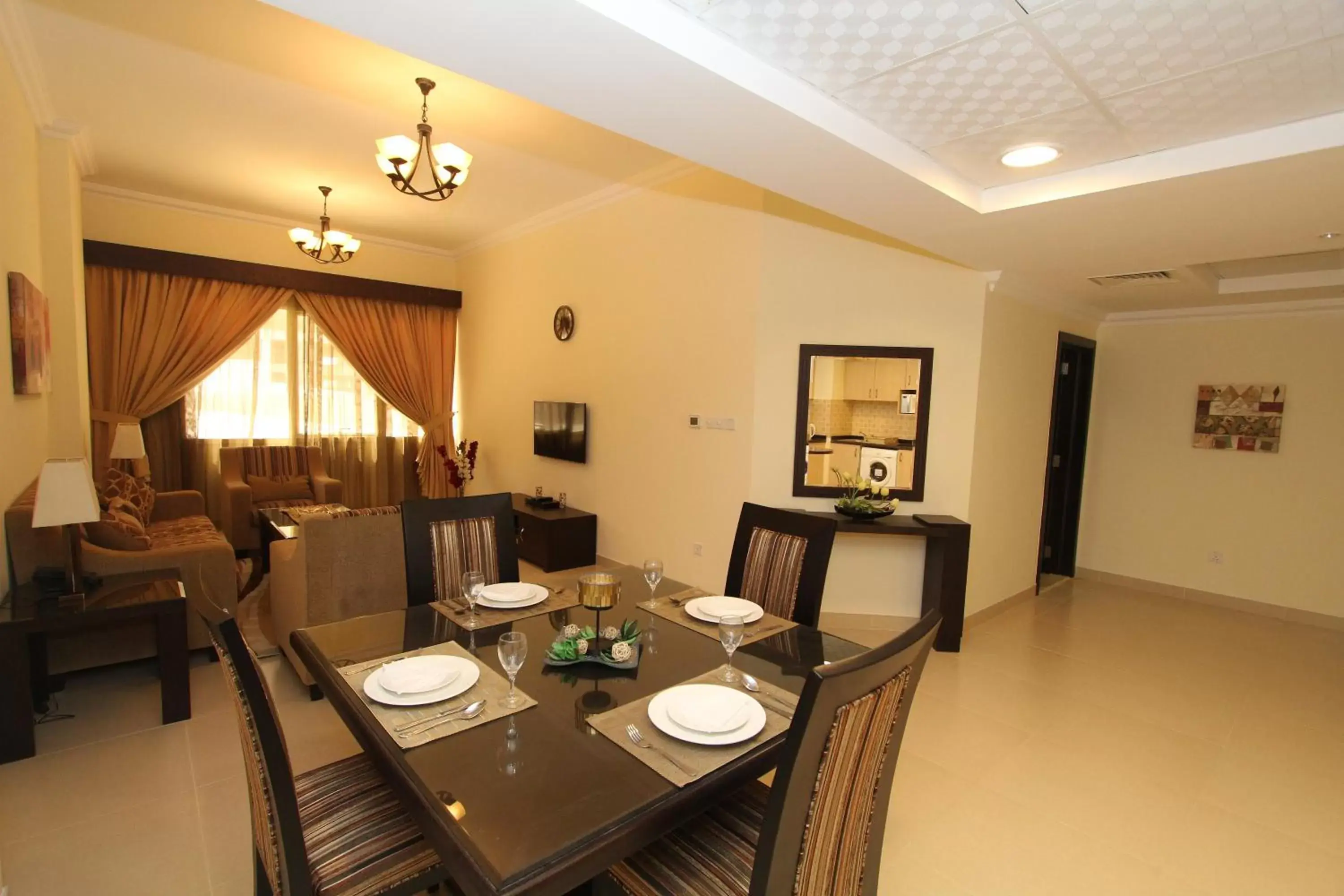 Living room, Restaurant/Places to Eat in Ivory Grand Hotel Apartments