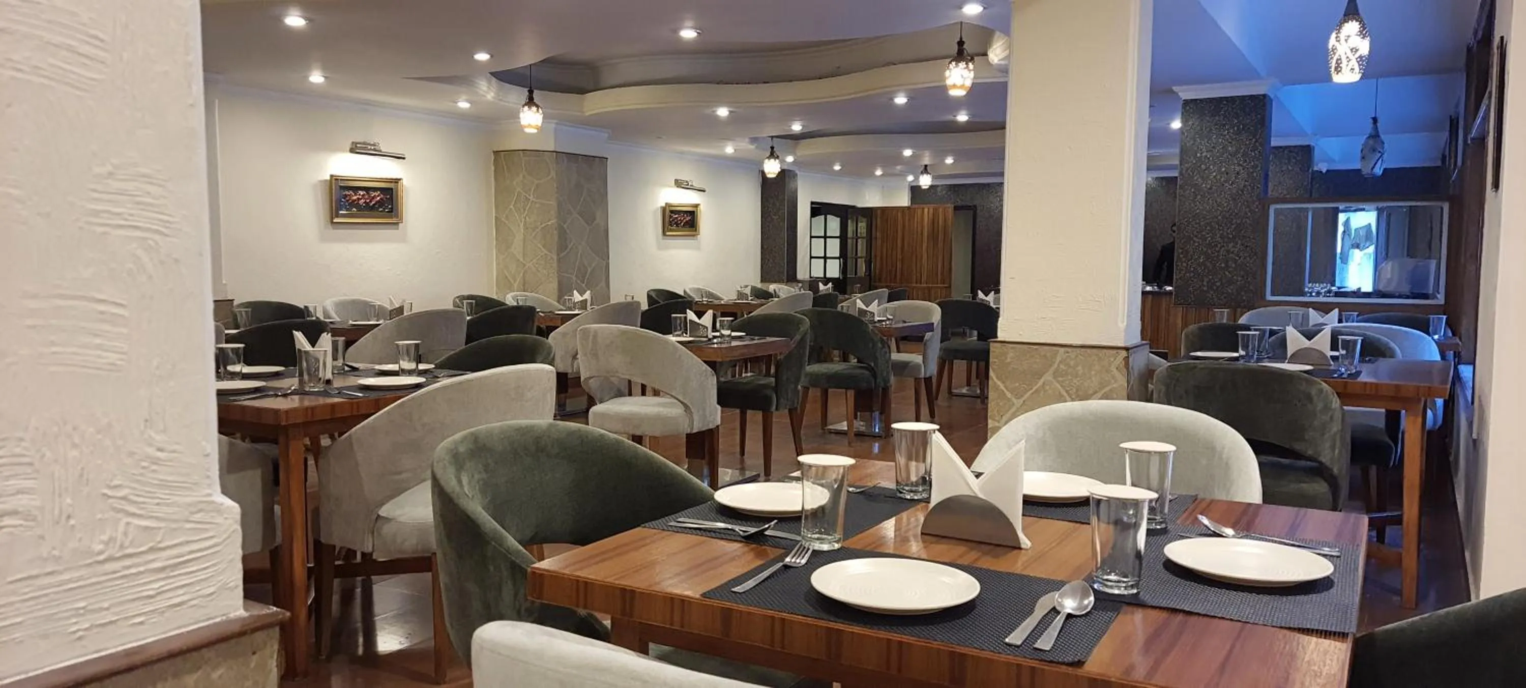 Restaurant/places to eat in Snow Valley Resorts Dalhousie