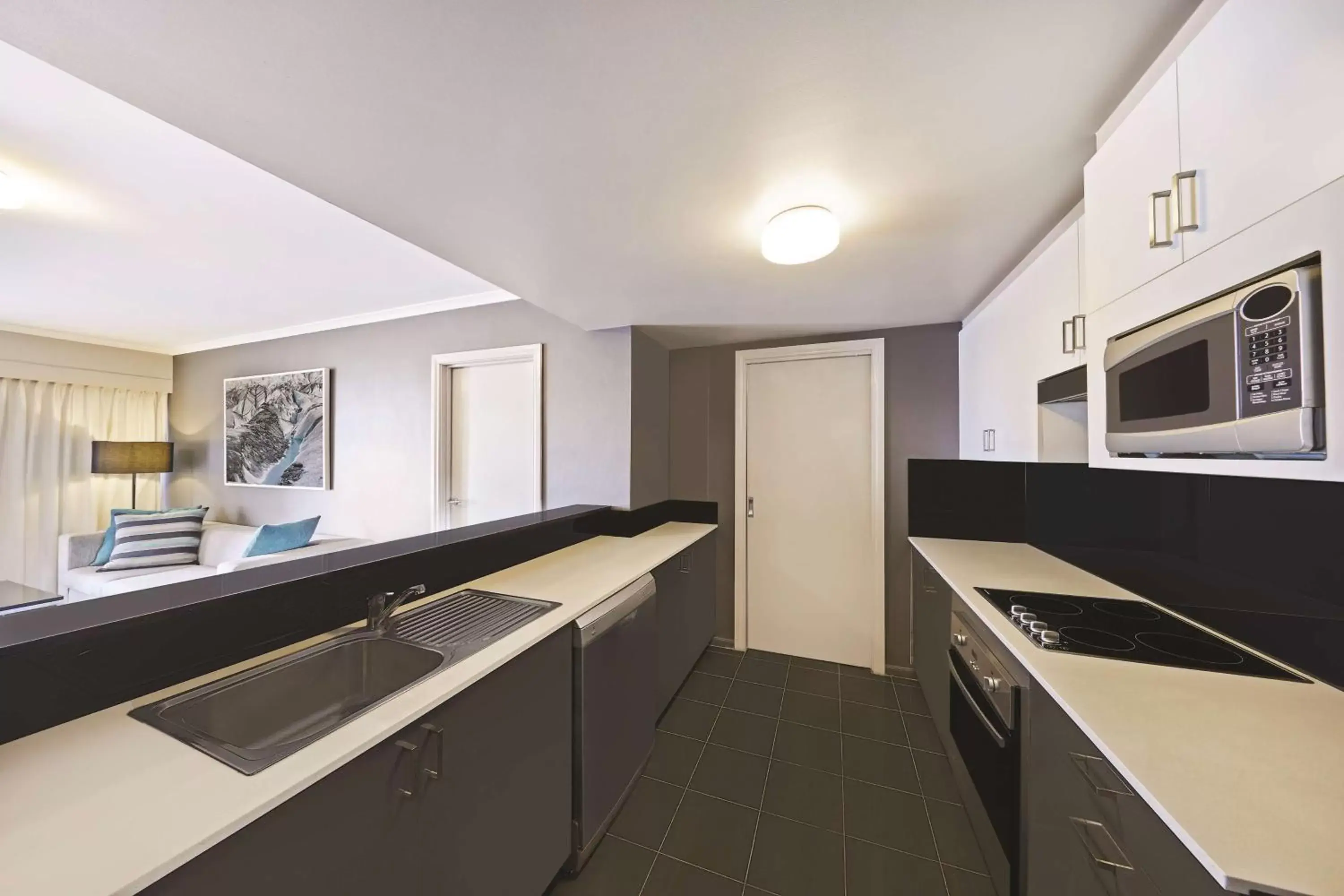 Kitchen or kitchenette, Kitchen/Kitchenette in Adina Apartment Hotel Sydney Surry Hills