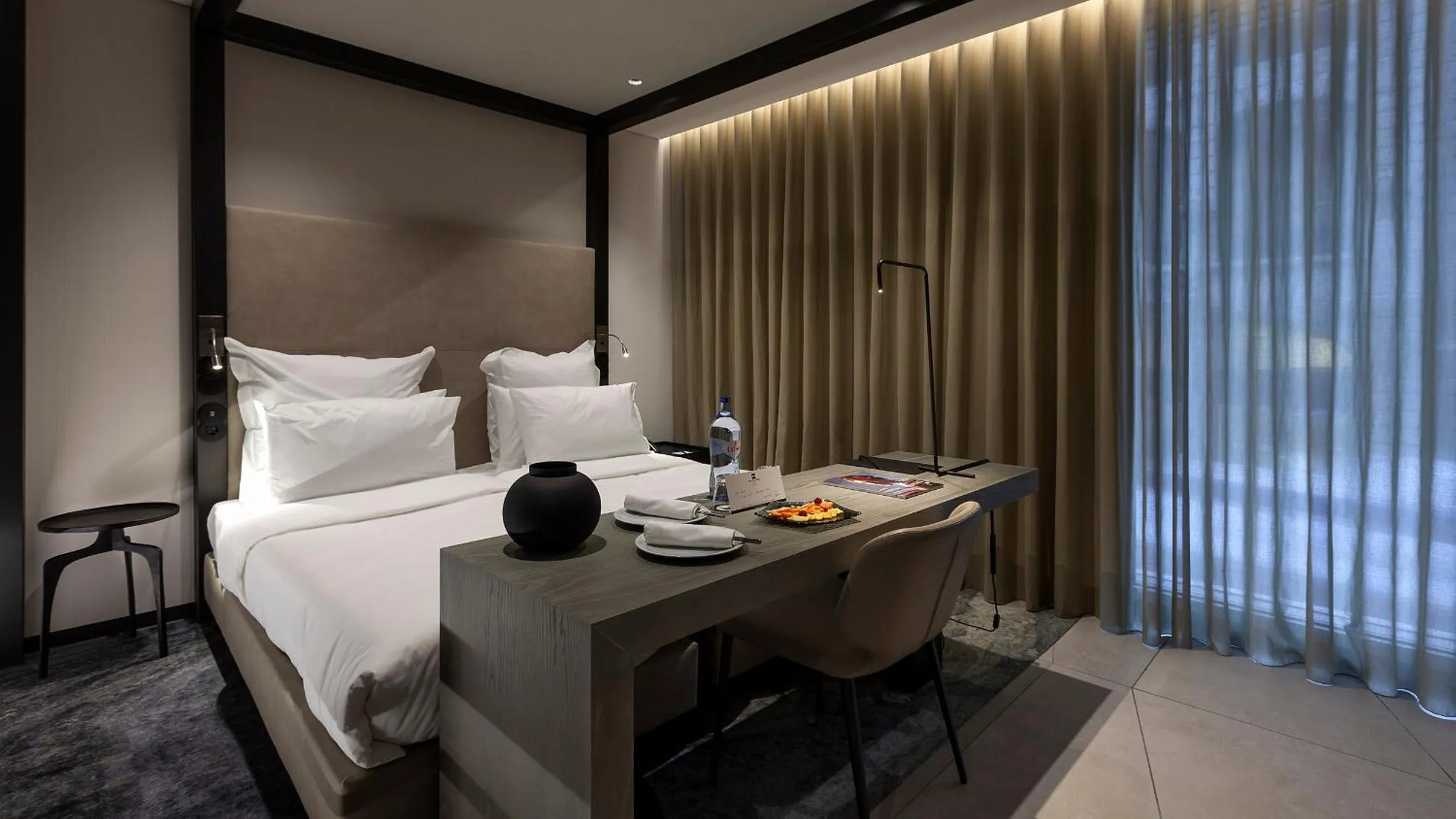 Bed in Porto Royal Bridges Hotel