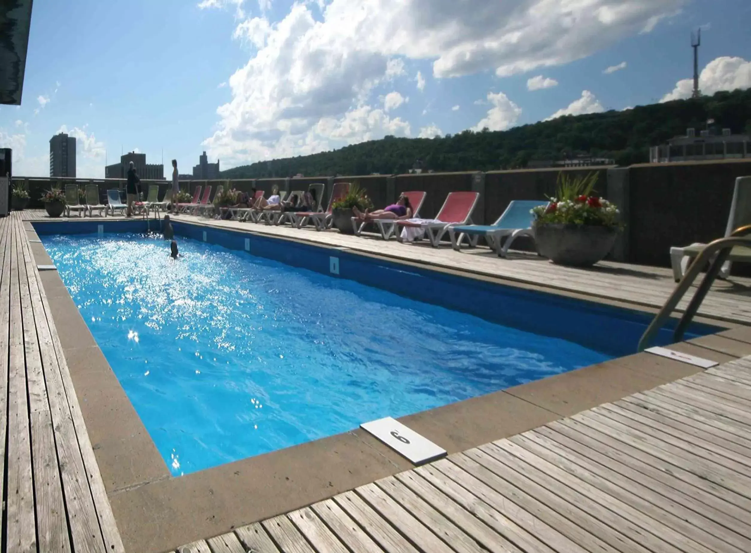 Summer, Swimming Pool in Hôtel Le Cantlie Suites