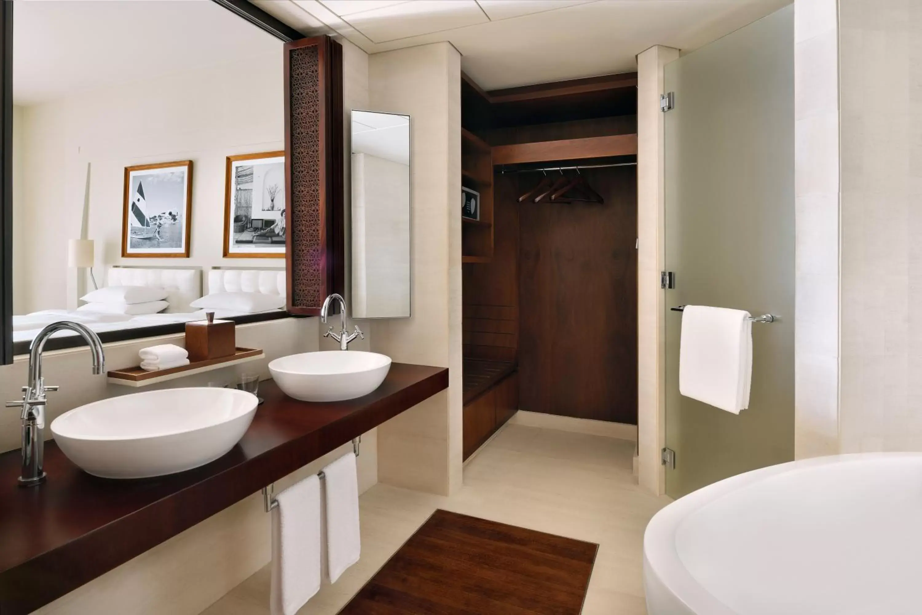 Bathroom in Park Hyatt Dubai