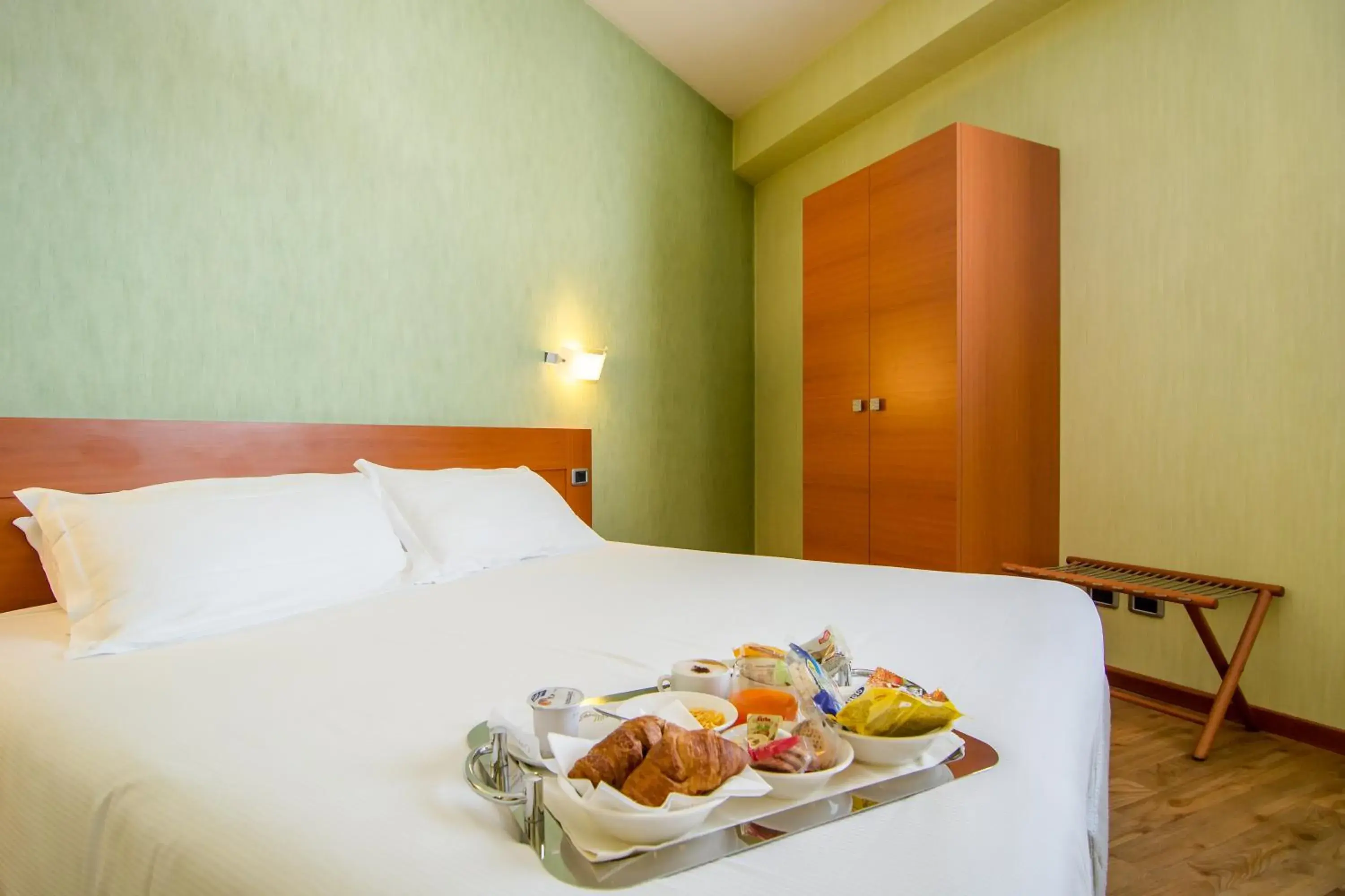 Bedroom, Bed in Hotel Concorde