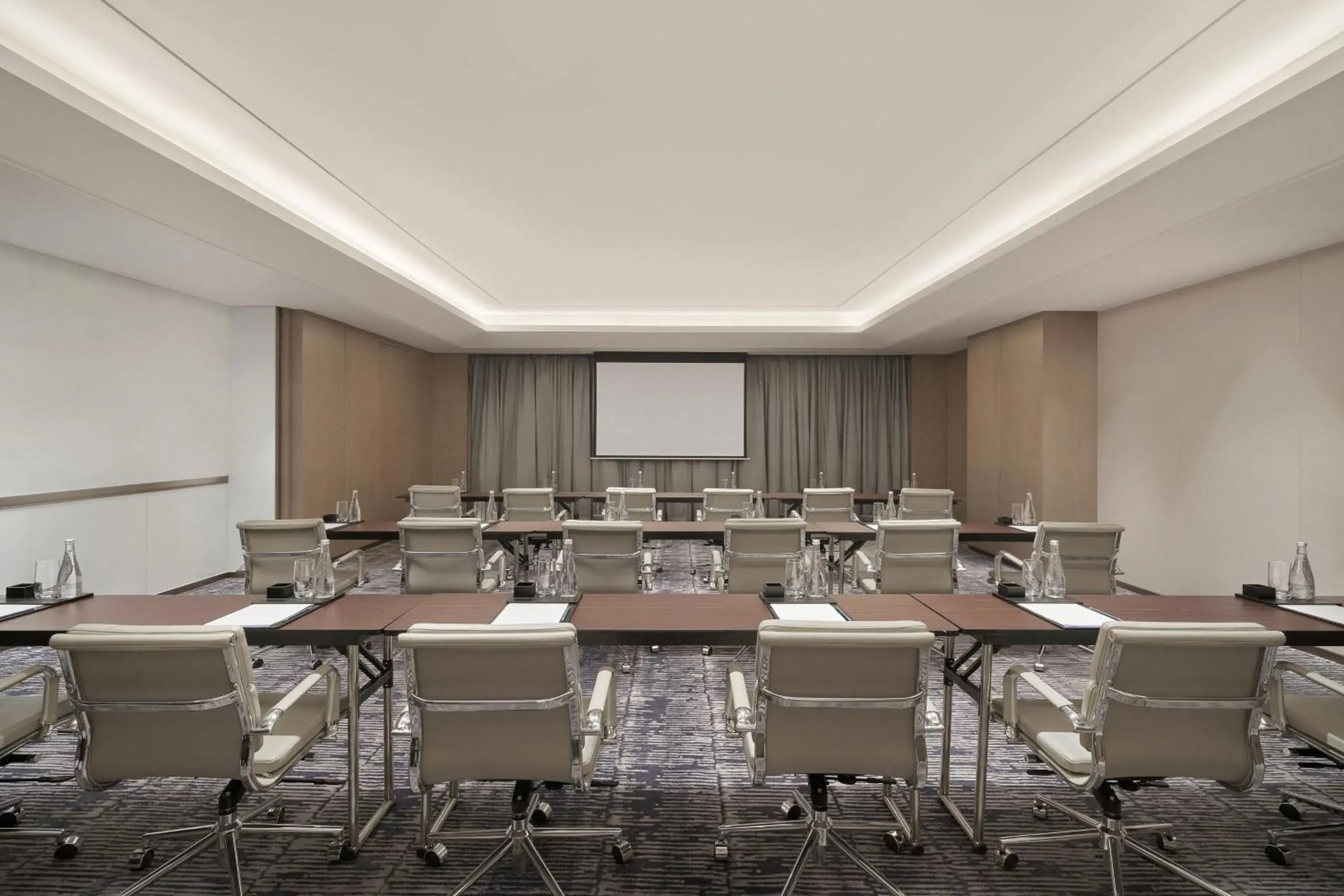 Meeting/conference room in Four Points by Sheraton Suzhou, Wuzhong