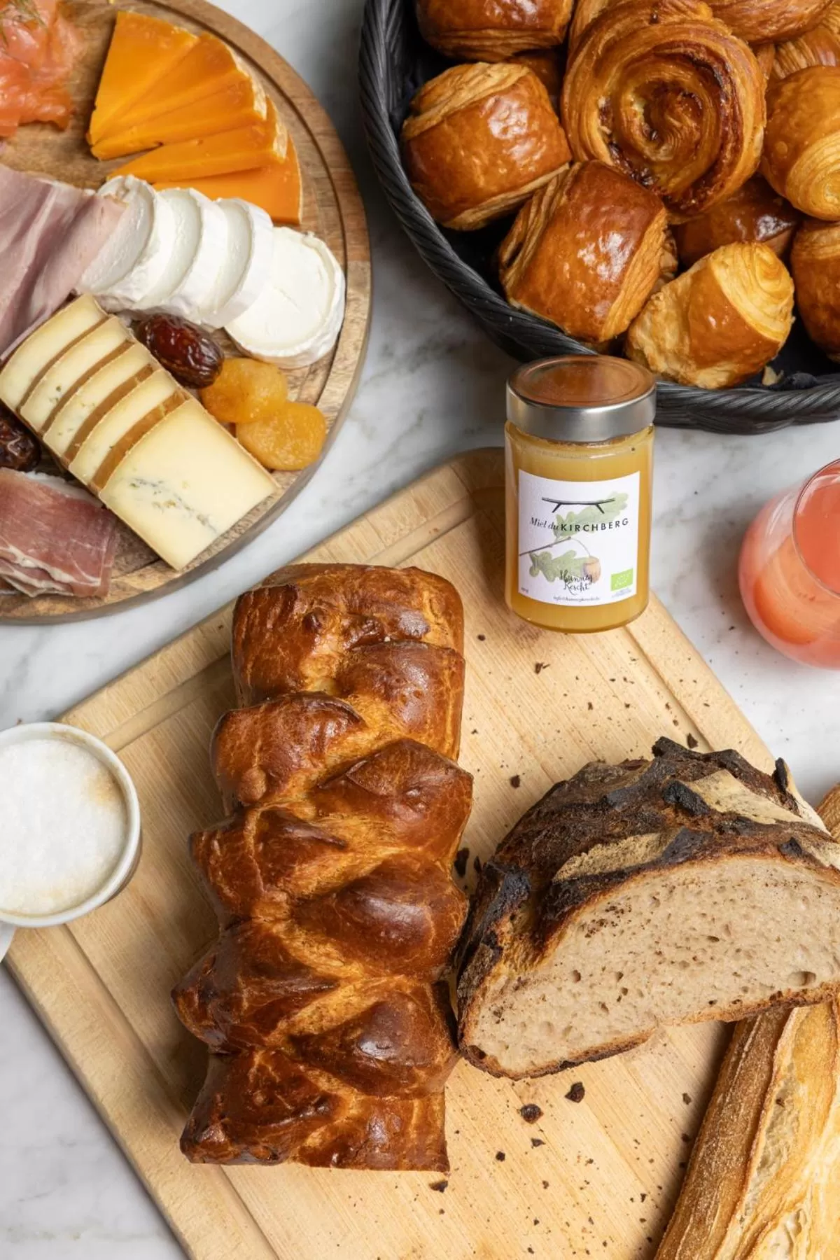 Breakfast in Hotel Le Place d'Armes - Relais & Châteaux