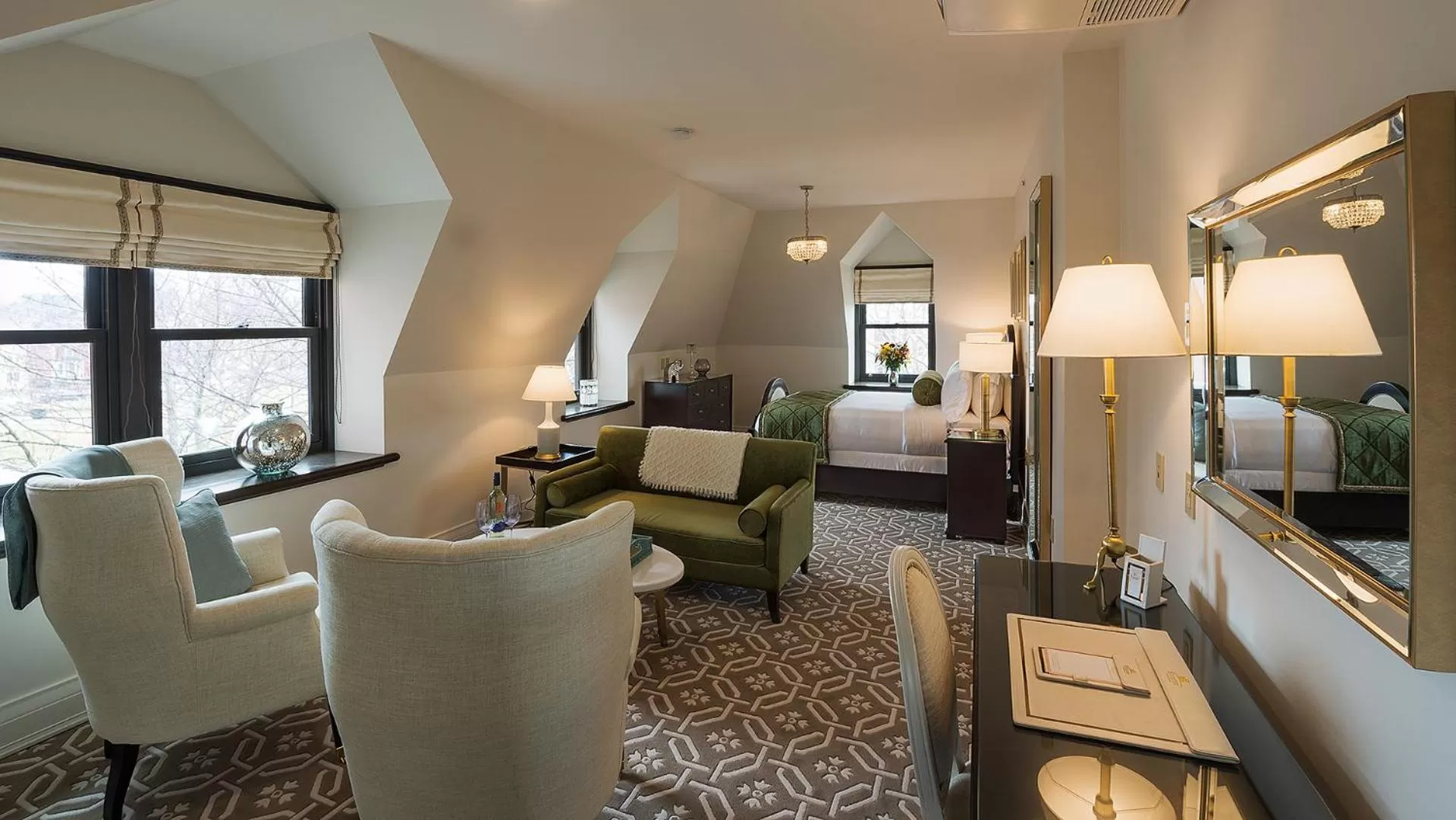 Living room, Bed in Sydney Boutique Inn & Suites