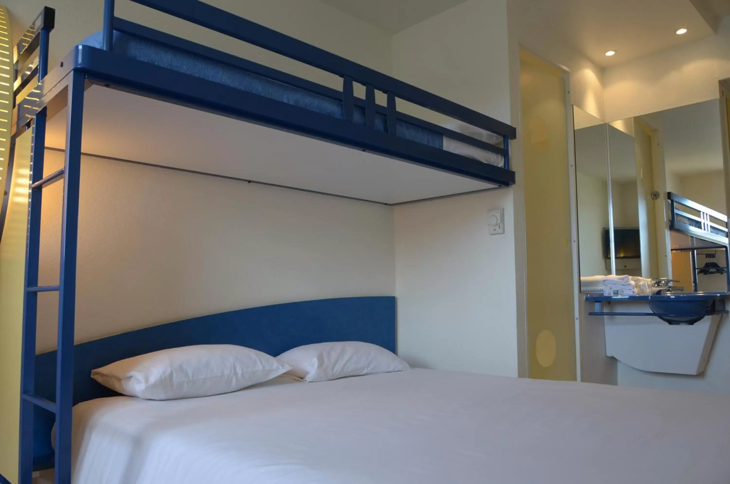 Photo of the whole room, Bed in ibis budget Nevers Varennes Vauzelles