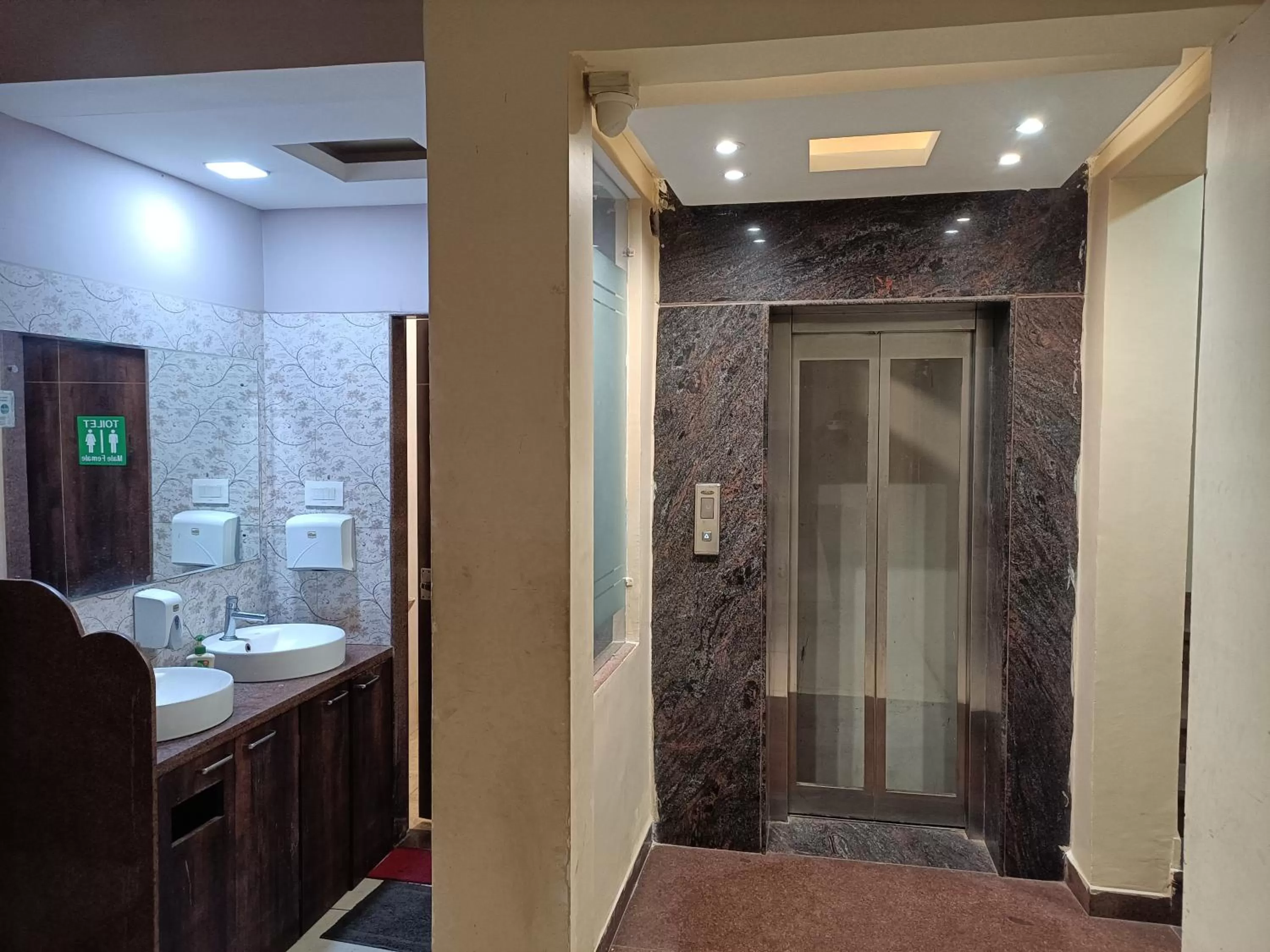 Bathroom in The Tripti Hotel & Banquets