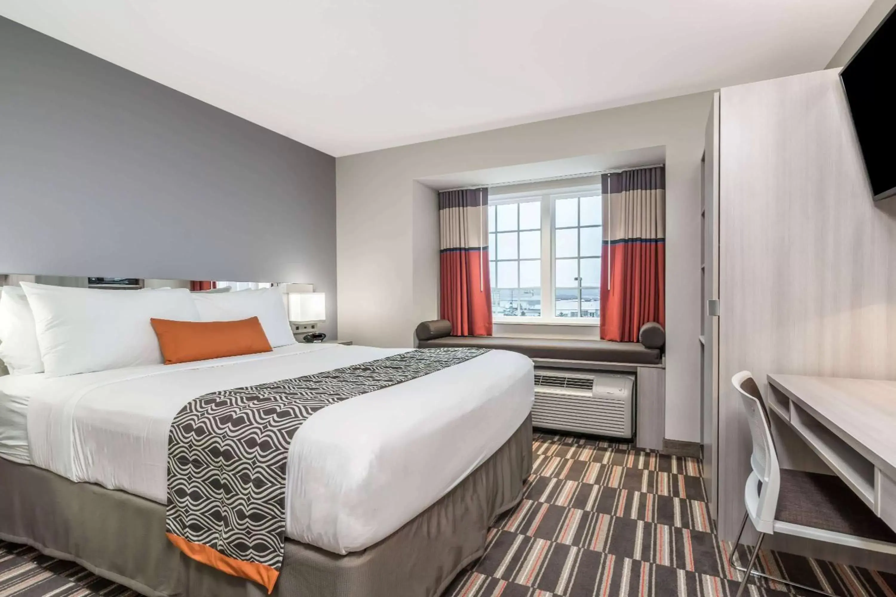 Queen Room - Non-Smoking in Spark by Hilton Rochester South Queen Room - Non-Smoking in Spark by Hilton Rochester South