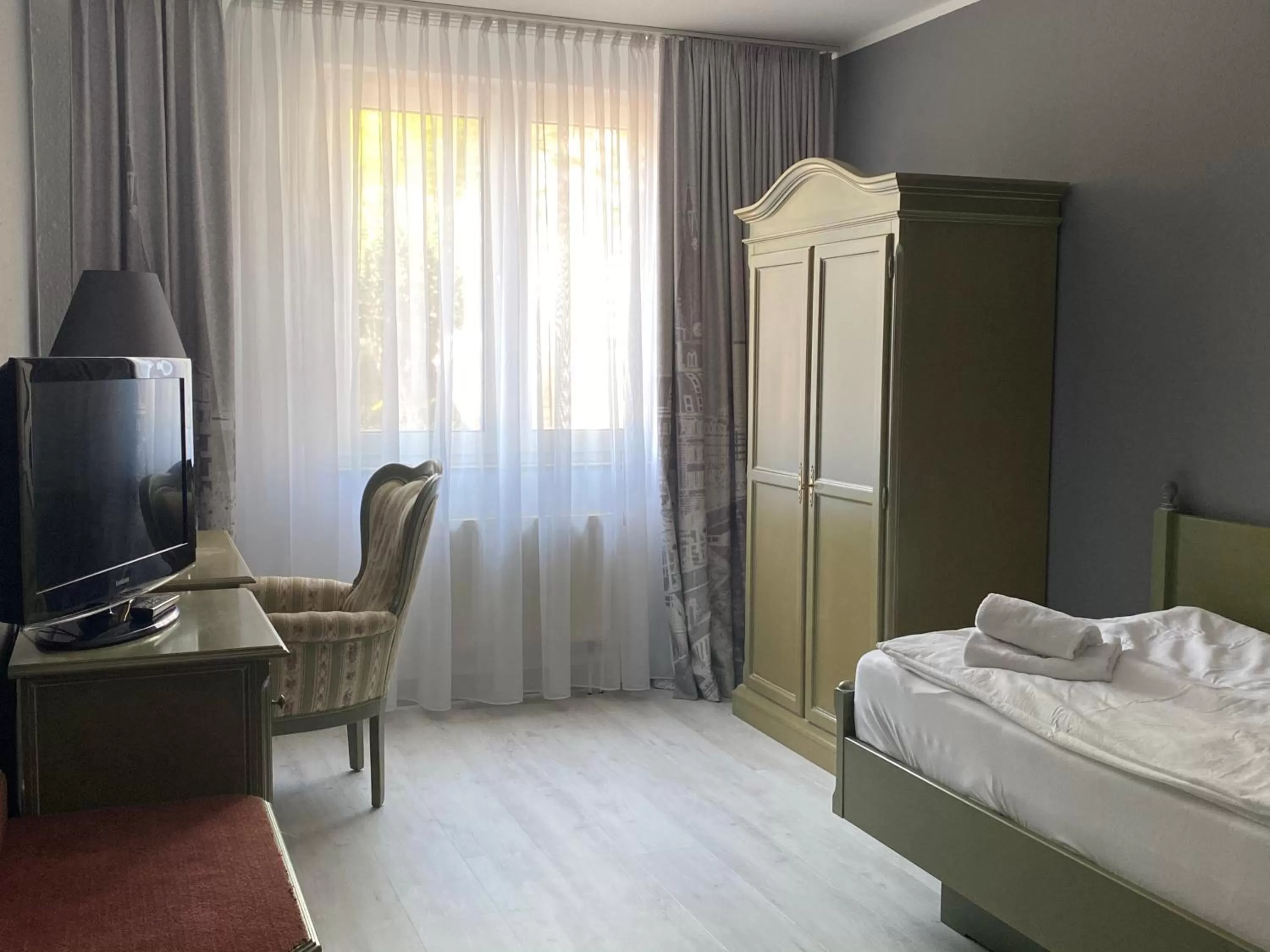 Decorative detail, Bed in SL'otel im Parforcehaus