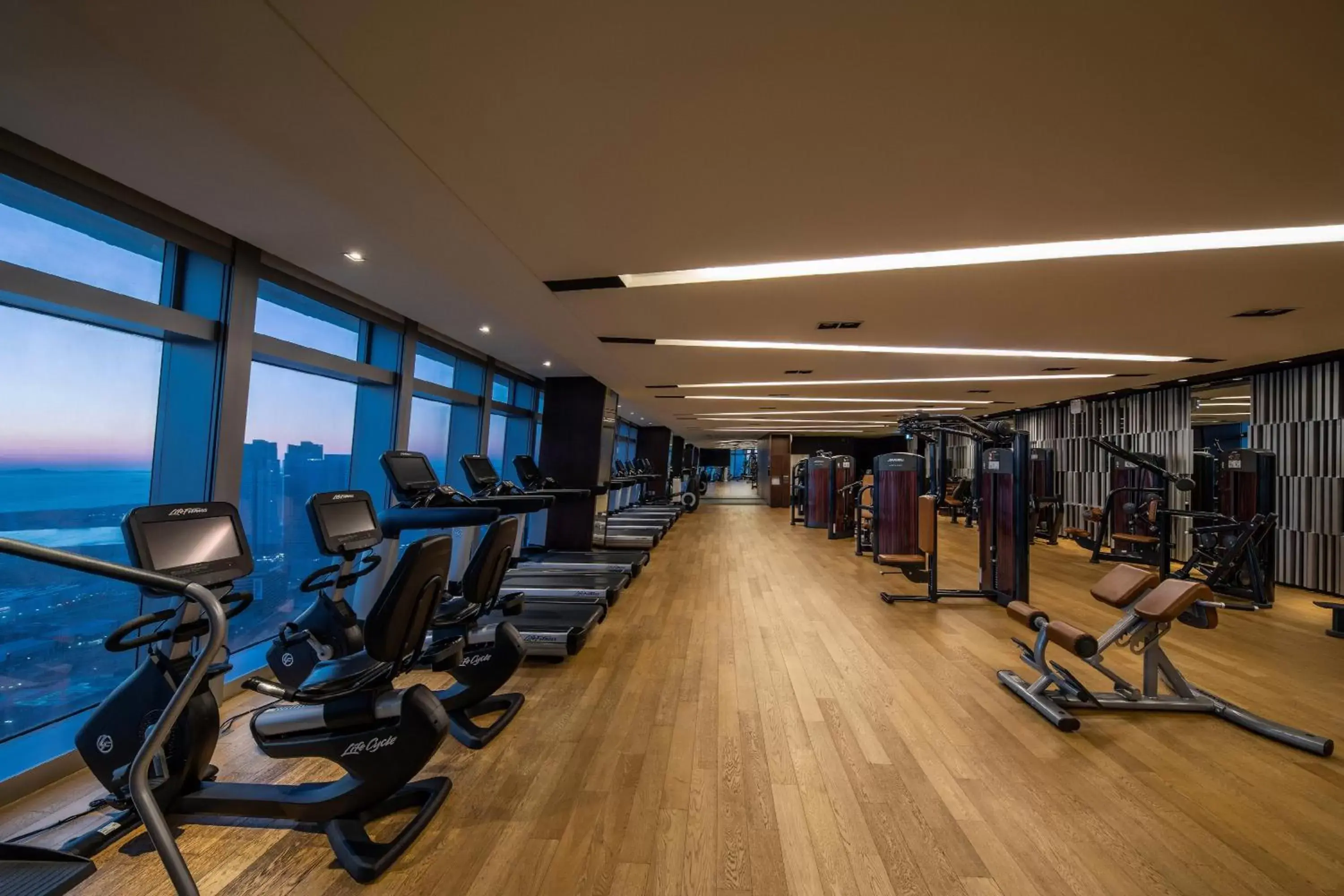 Fitness centre/facilities in Oakwood Premier Incheon Fitness centre/facilities in Oakwood Premier Incheon