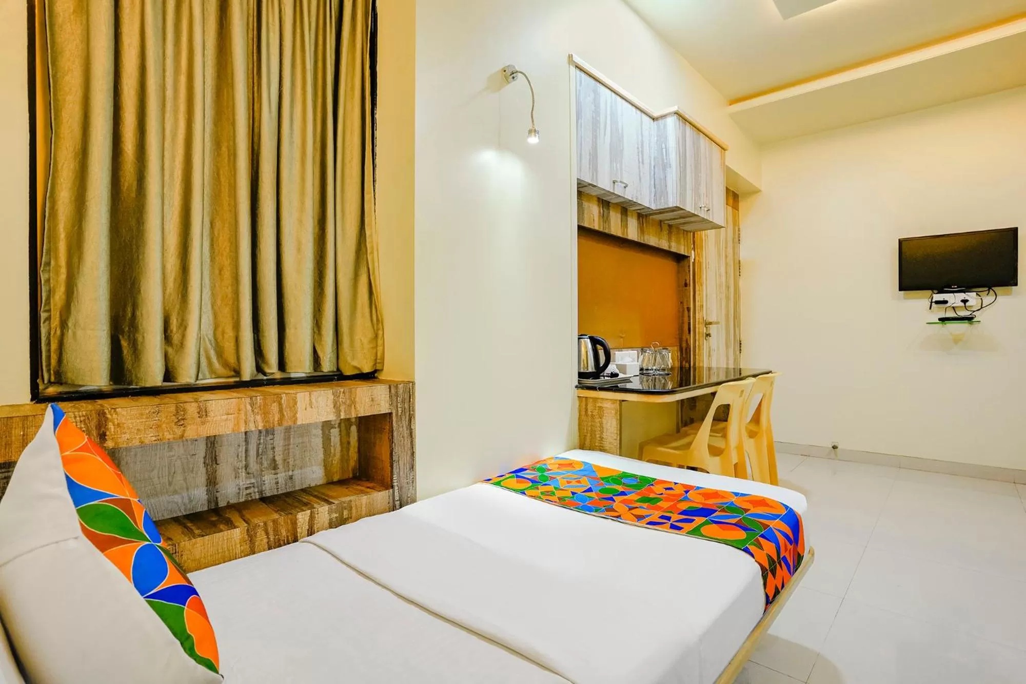Bed in FabHotel Happy Homely Stay - Airport road