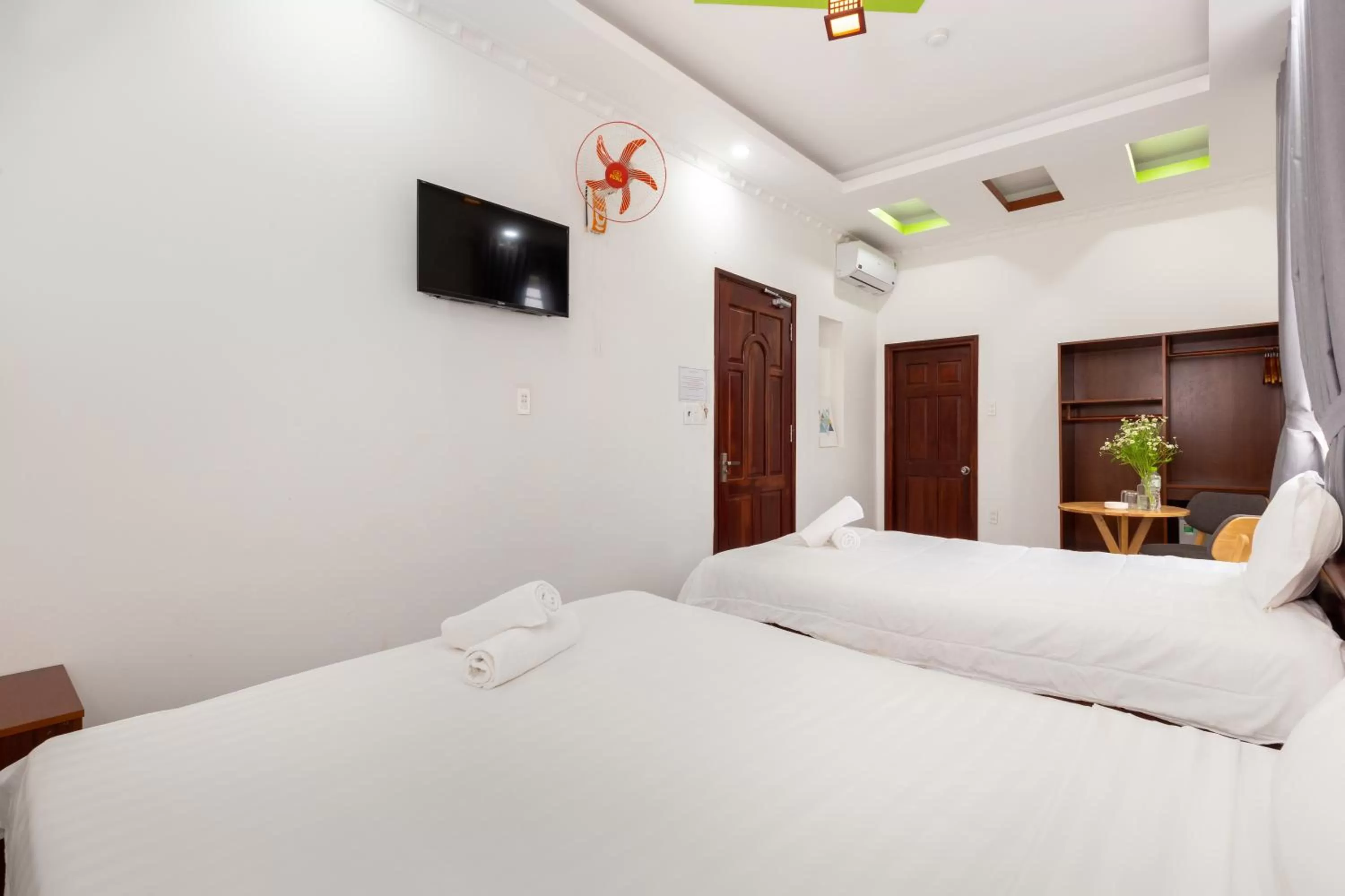 TV and multimedia, Bed in Luxury Vườn Lài Hotel