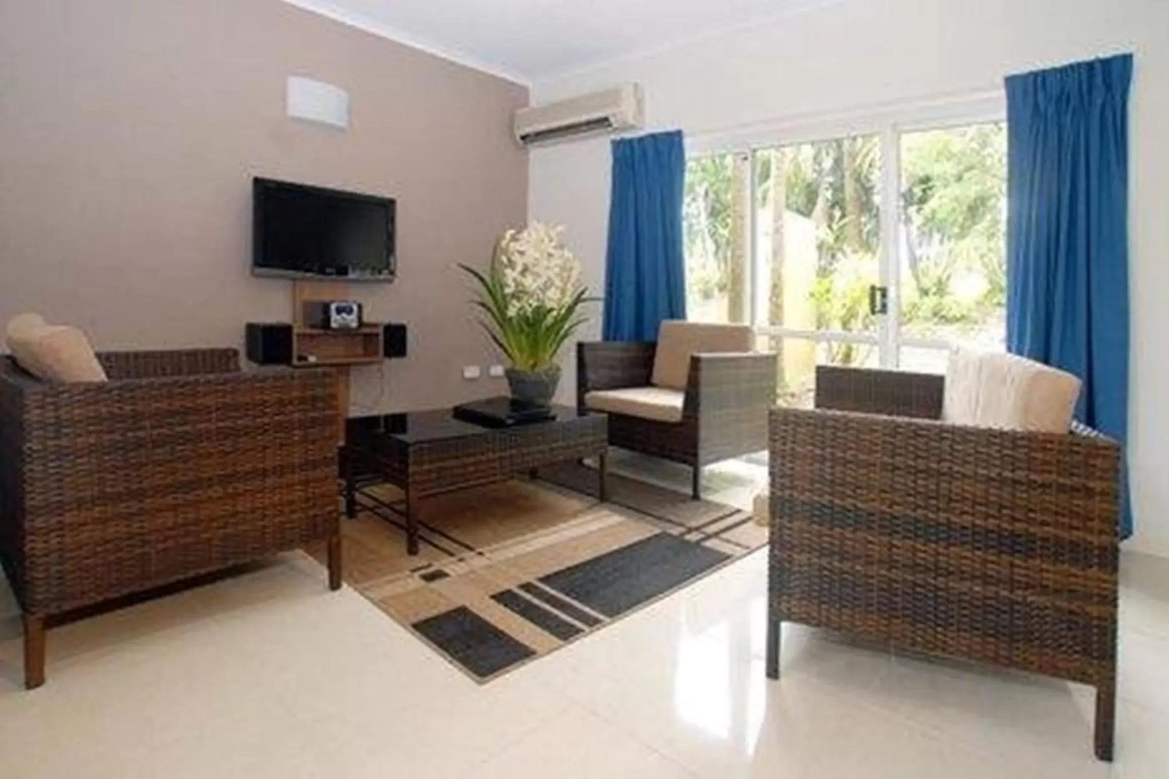 Living room, Seating Area in Reef Resort Villas Port Douglas