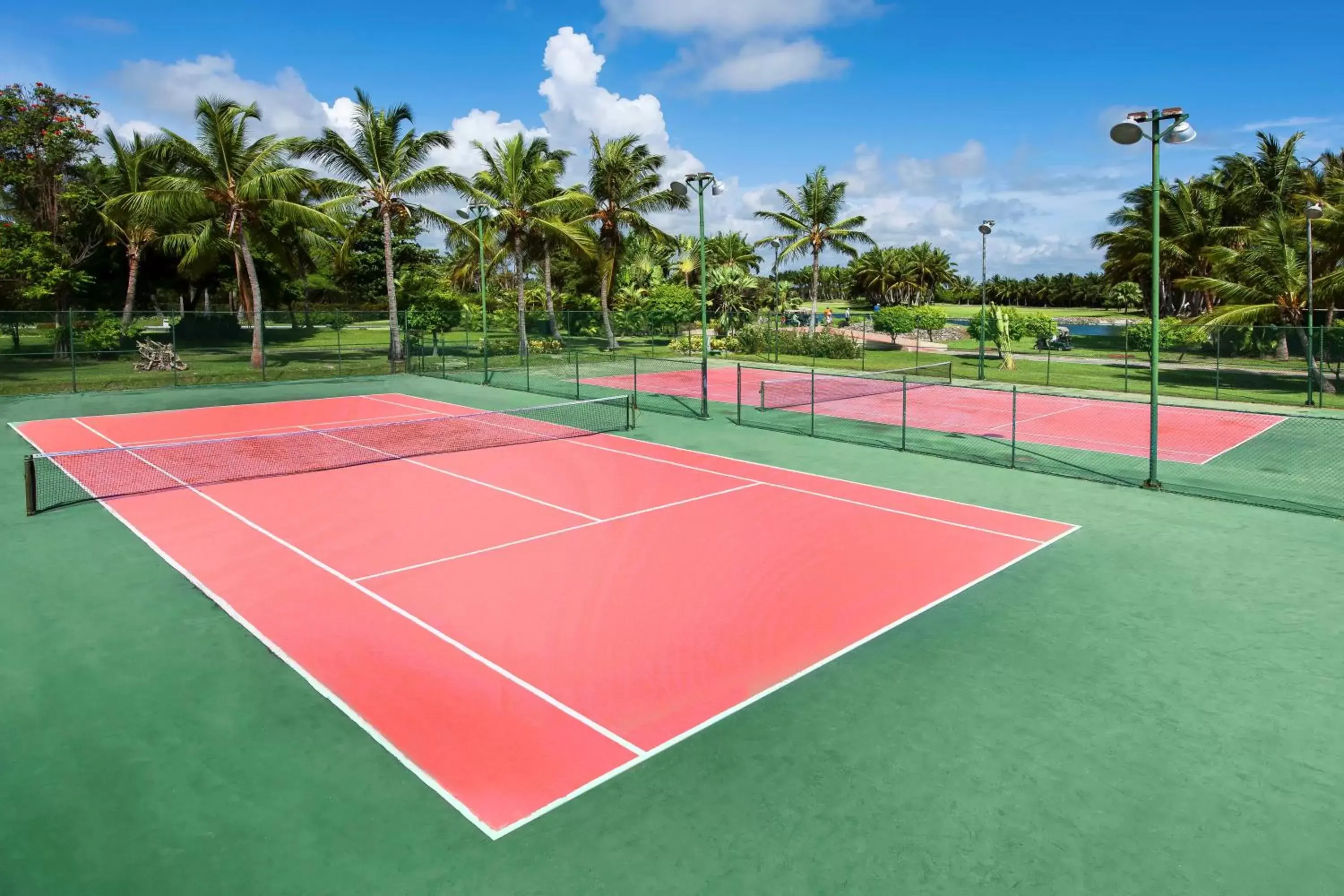 Area and facilities, Tennis/Squash in Catalonia Punta Cana - All Inclusive