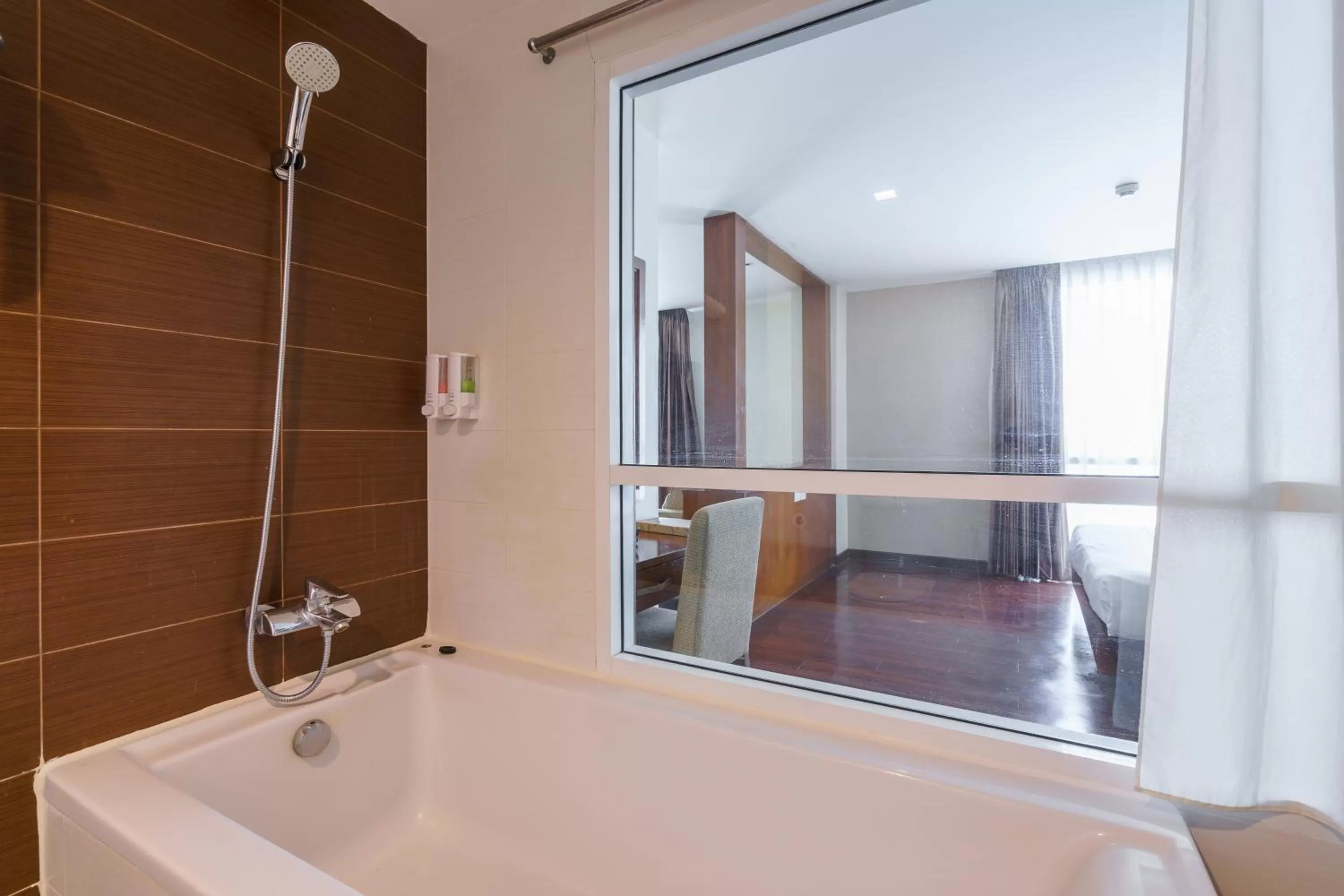 Shower in Lantana Resort Hotel Bangkok