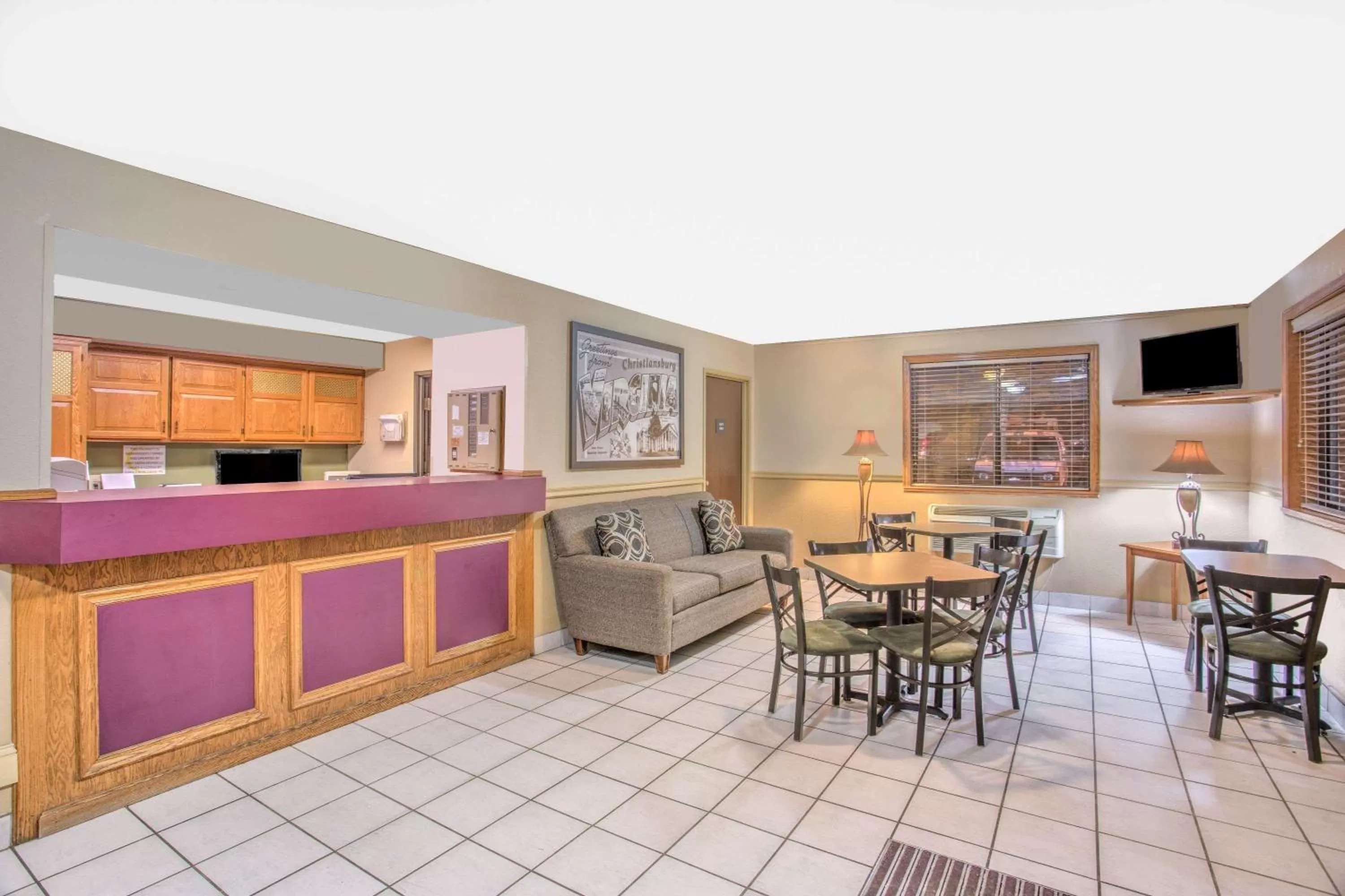 Lobby or reception in Super 8 by Wyndham Christiansburg/Blacksburg Area