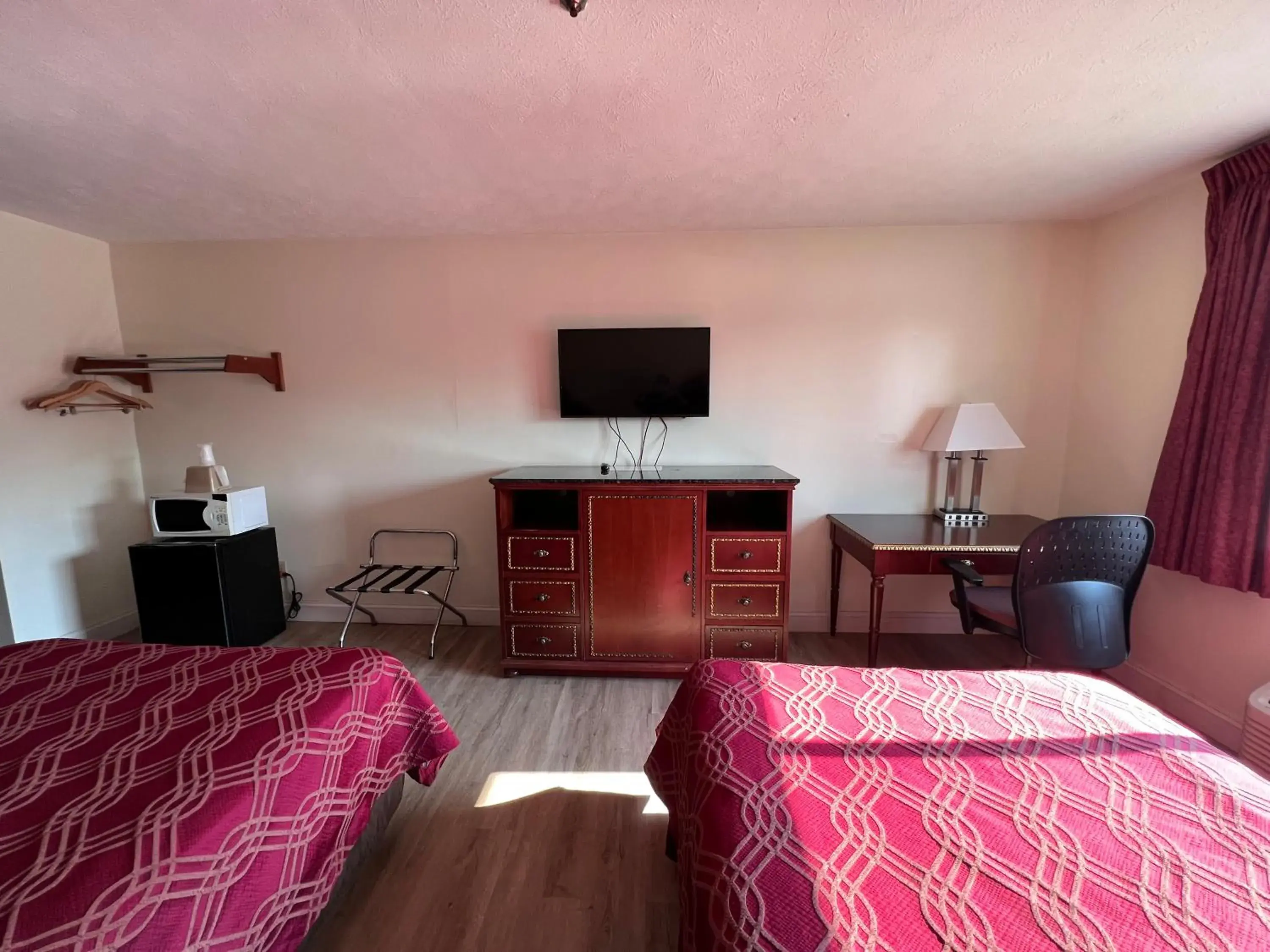 Bedroom, TV/Entertainment Center in FairBridge Inn Express Chesterton