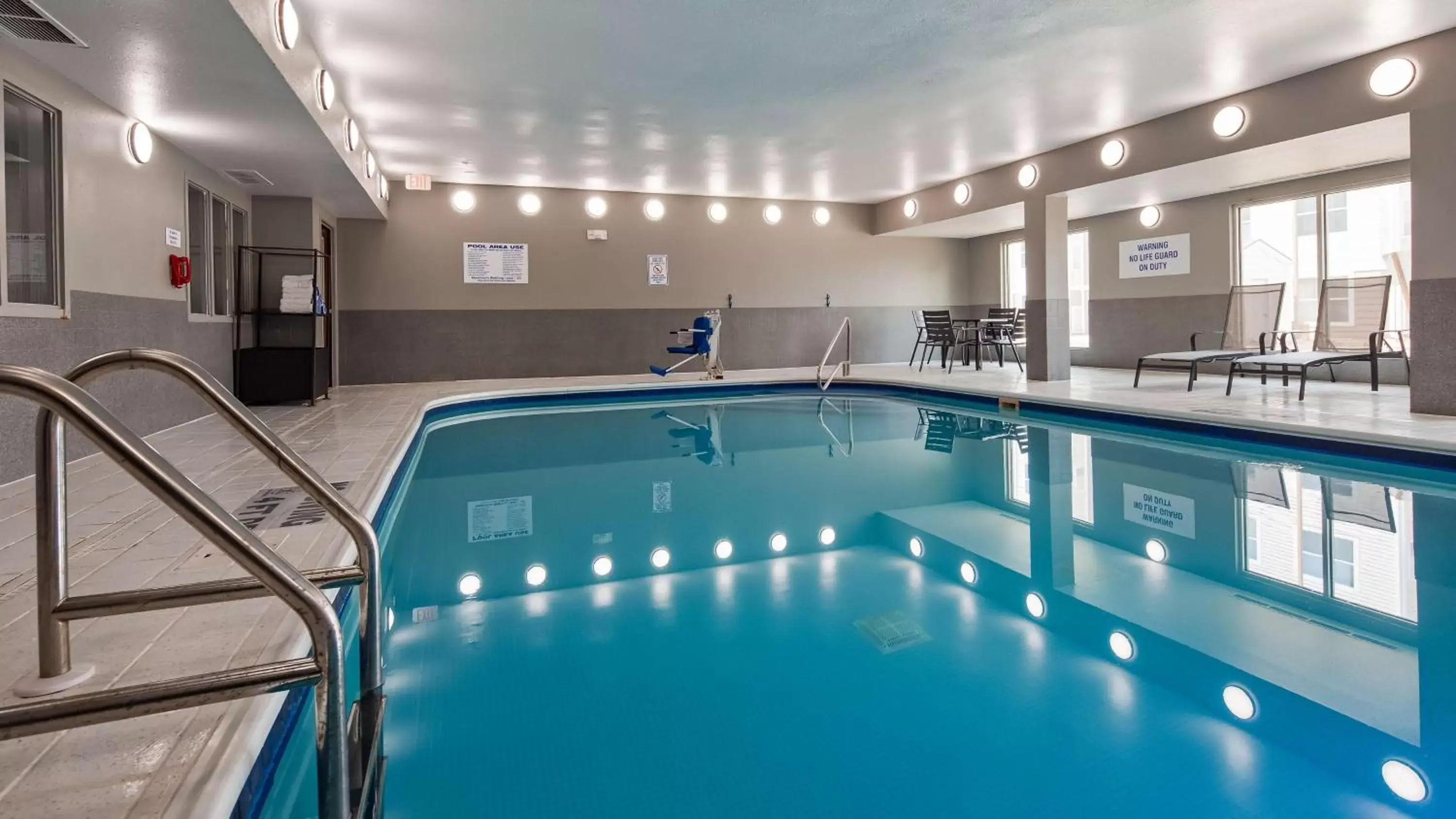 On site, Swimming Pool in Best Western Independence Kansas City