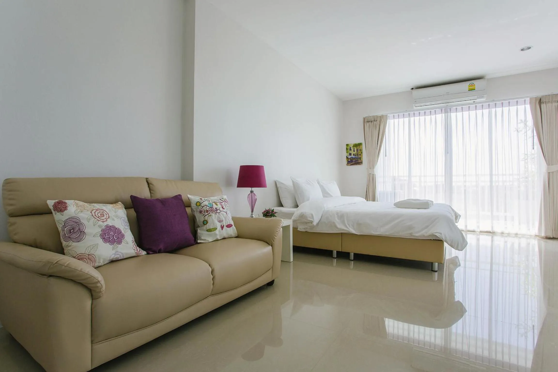 Decorative detail, Bed in The Terrace Hotel