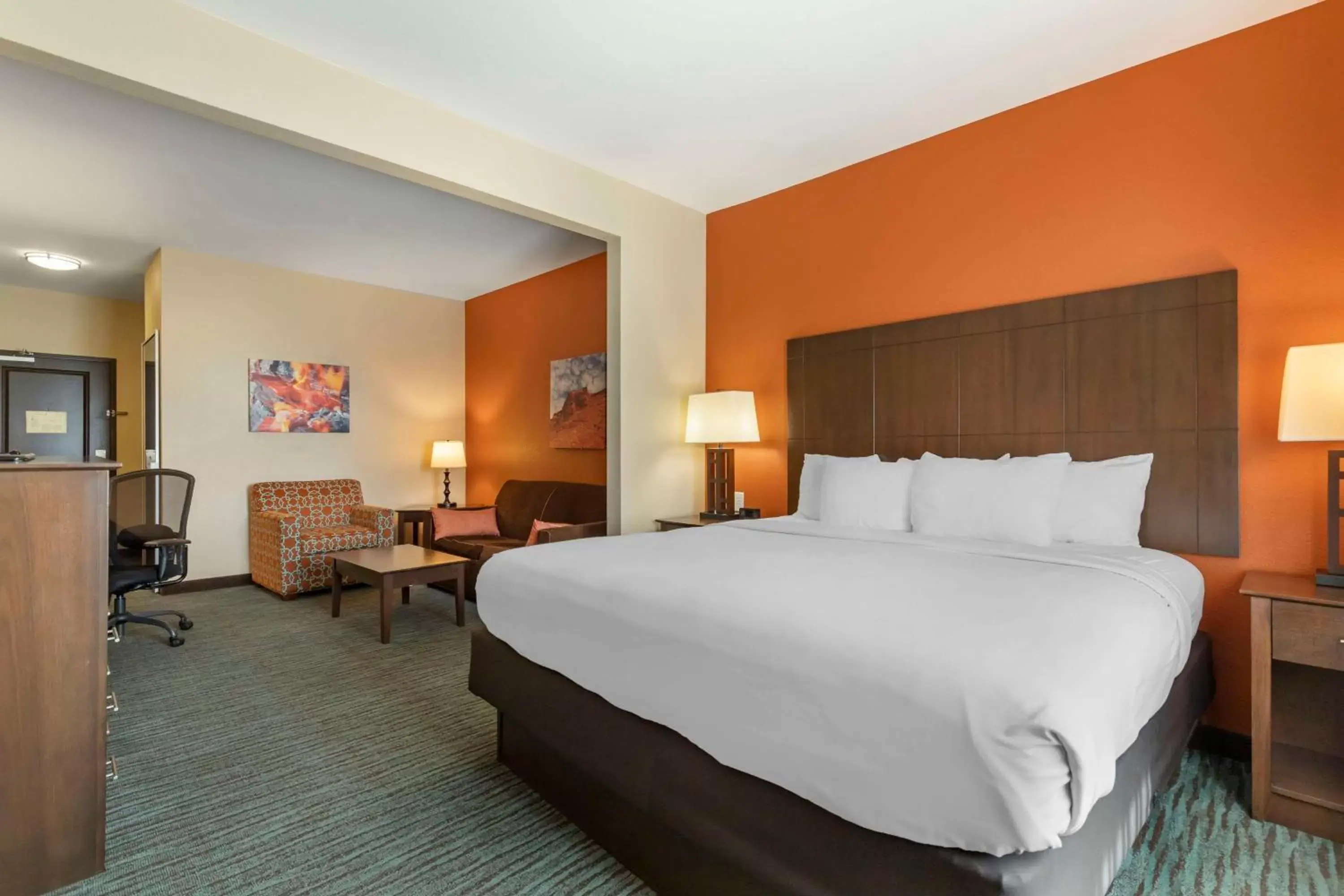 Photo of the whole room, Bed in Best Western Plus Longhorn Inn & Suites