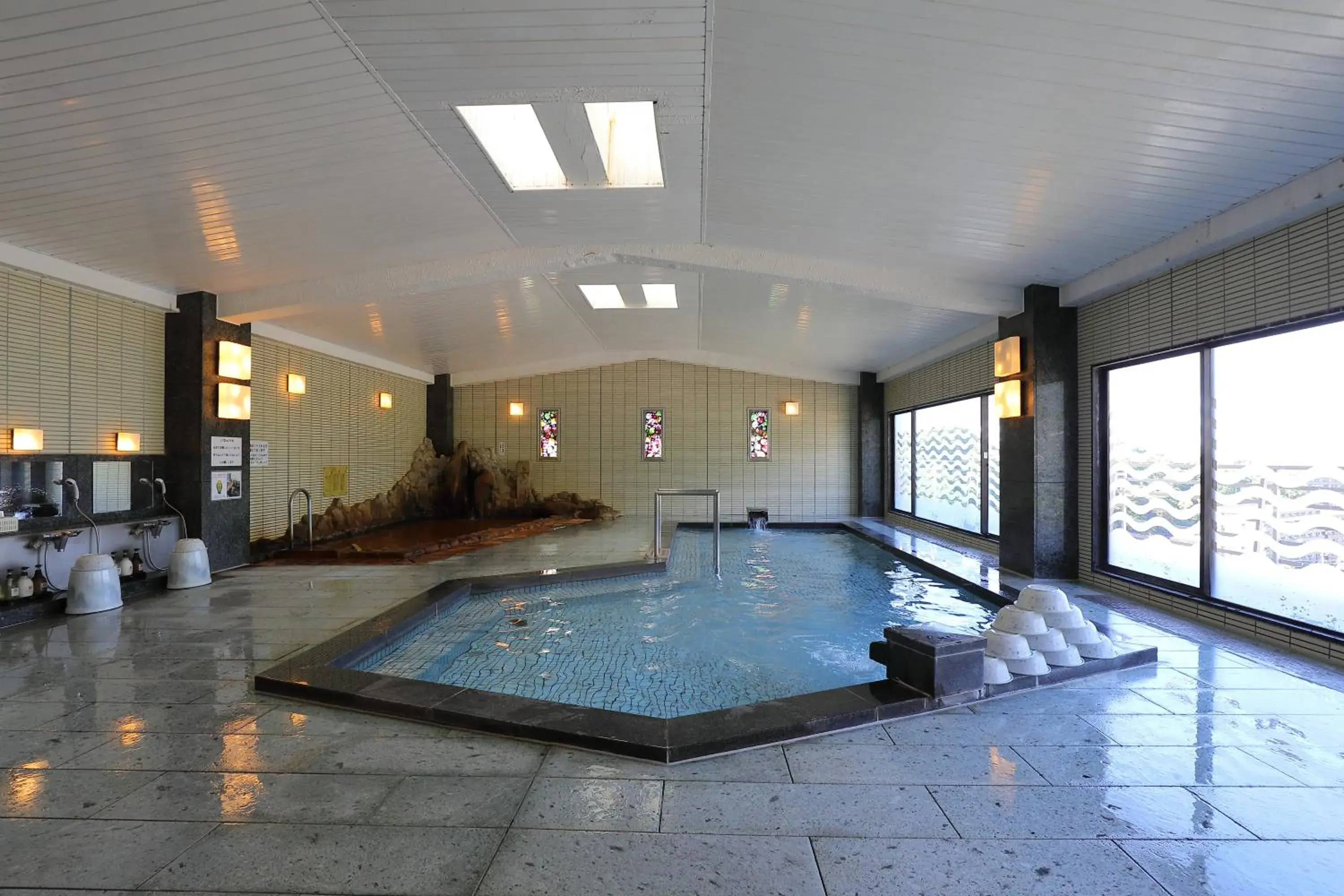 Hot Spring Bath, Swimming Pool in Ryokan Arima Gyoen