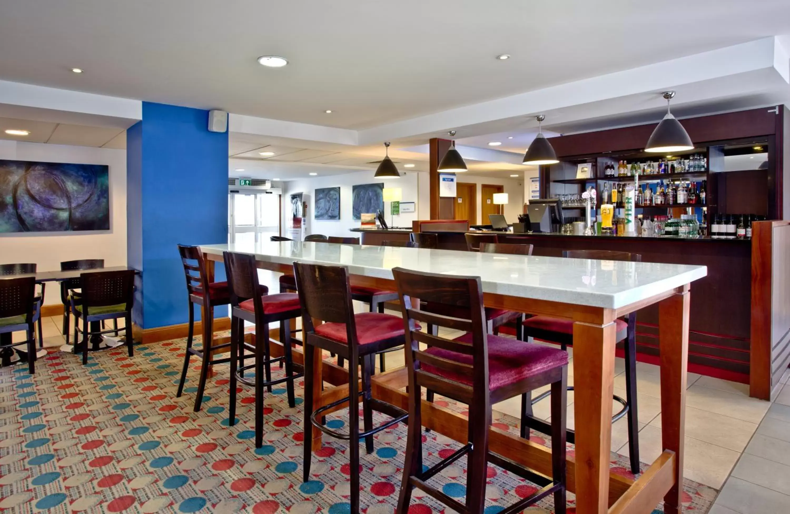 Lounge or bar, Restaurant/Places to Eat in Holiday Inn Express Shrewsbury, an IHG Hotel