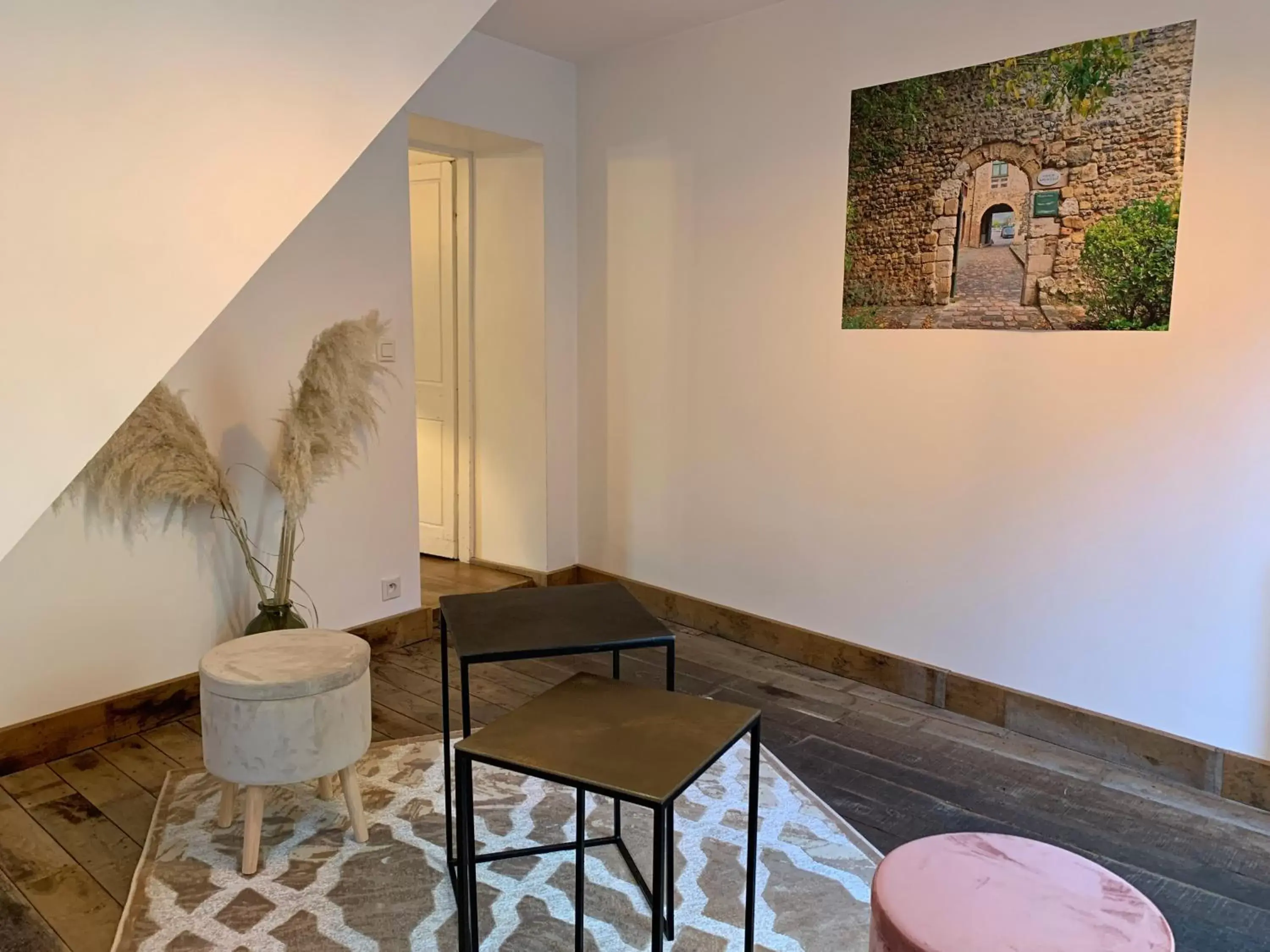 Living room, Seating Area in L'Ecole des Demoiselles