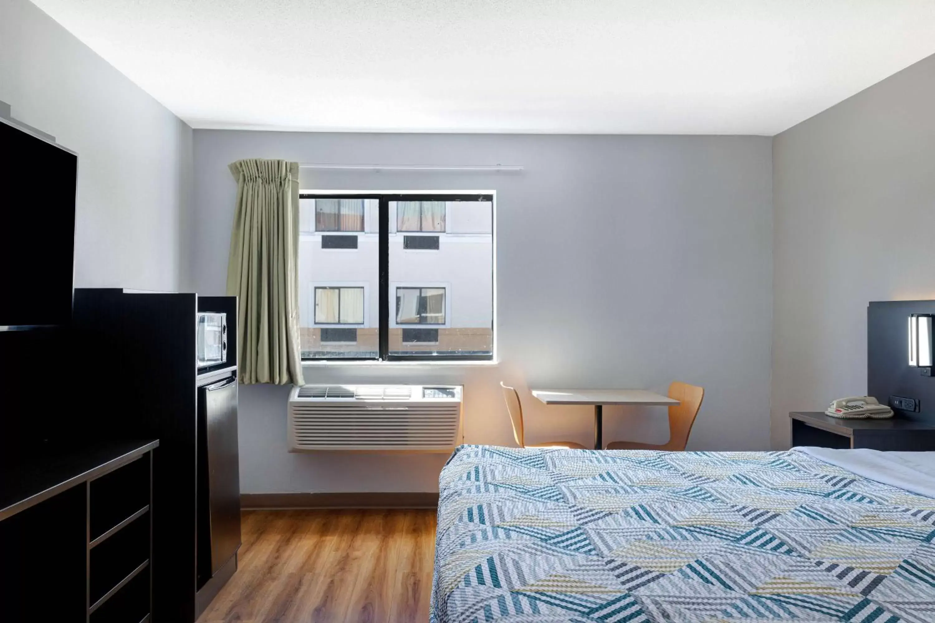 Bedroom, Bed in Motel 6-Shepherdsville, KY Louisville South Bedroom, Bed in Motel 6-Shepherdsville, KY Louisville South