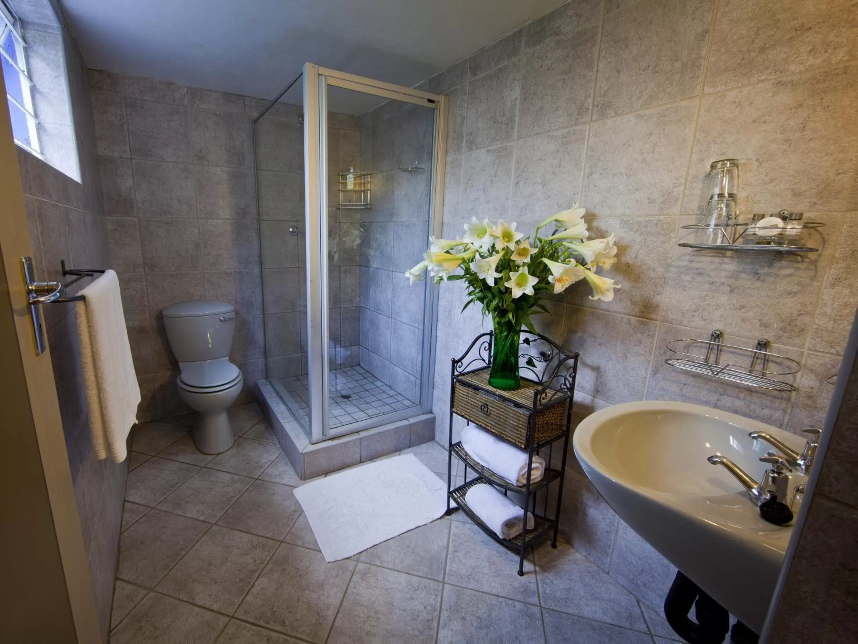 Shower, Bathroom in Rabbit Hole Hotel