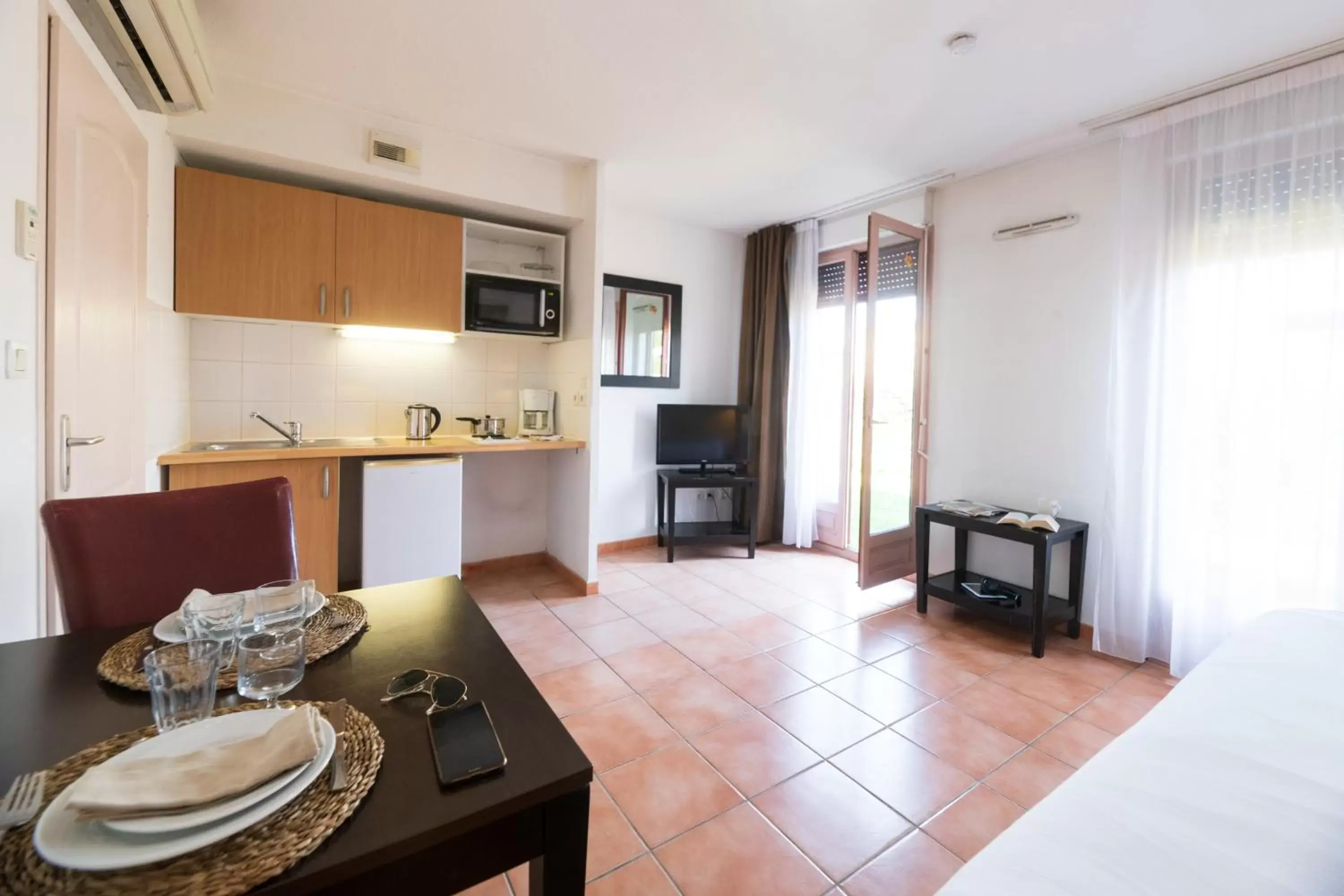 Living room, Dining Area in Cerise Carcassonne Sud