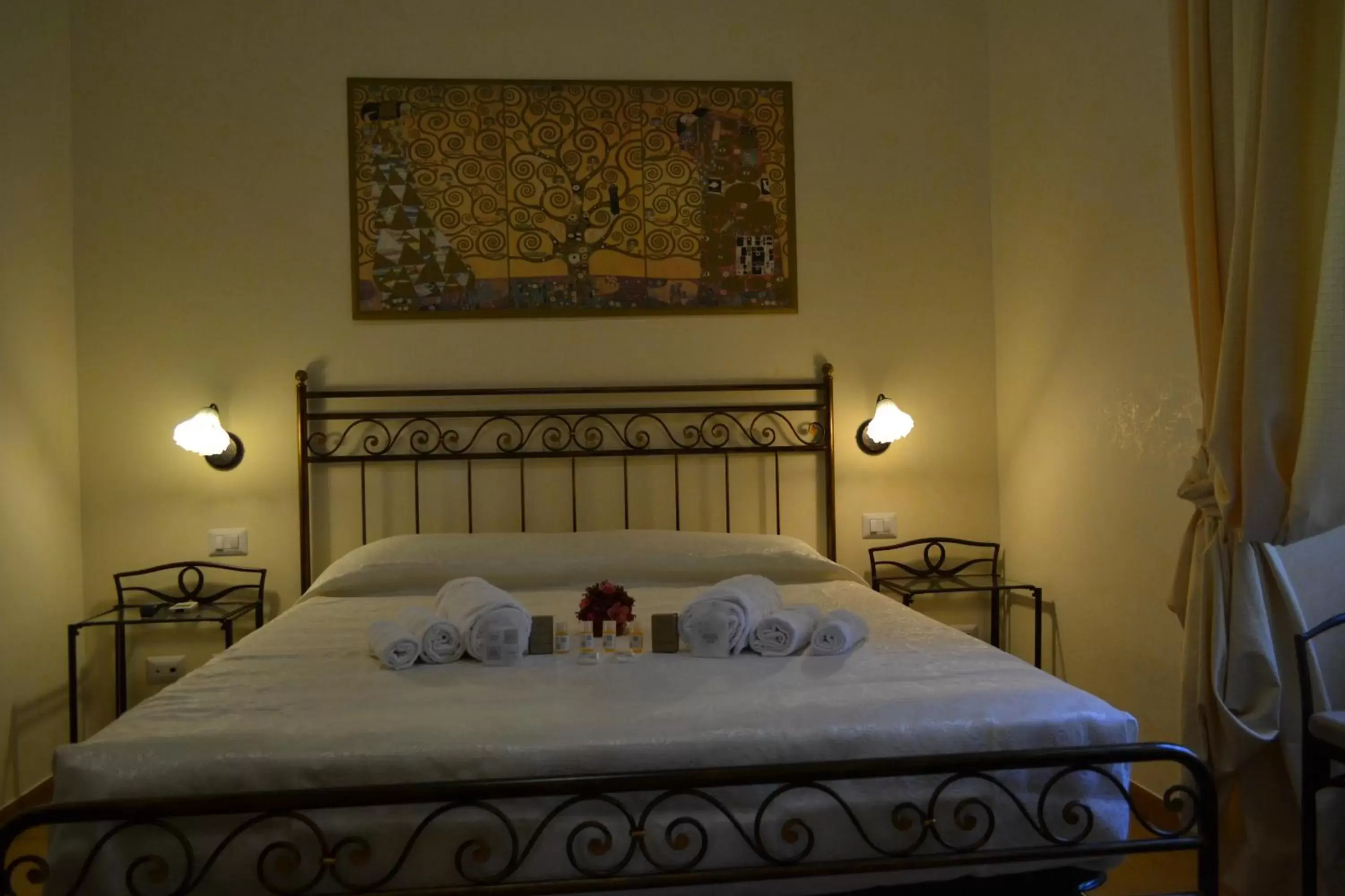 Bed in Tucci's Roma Guest House