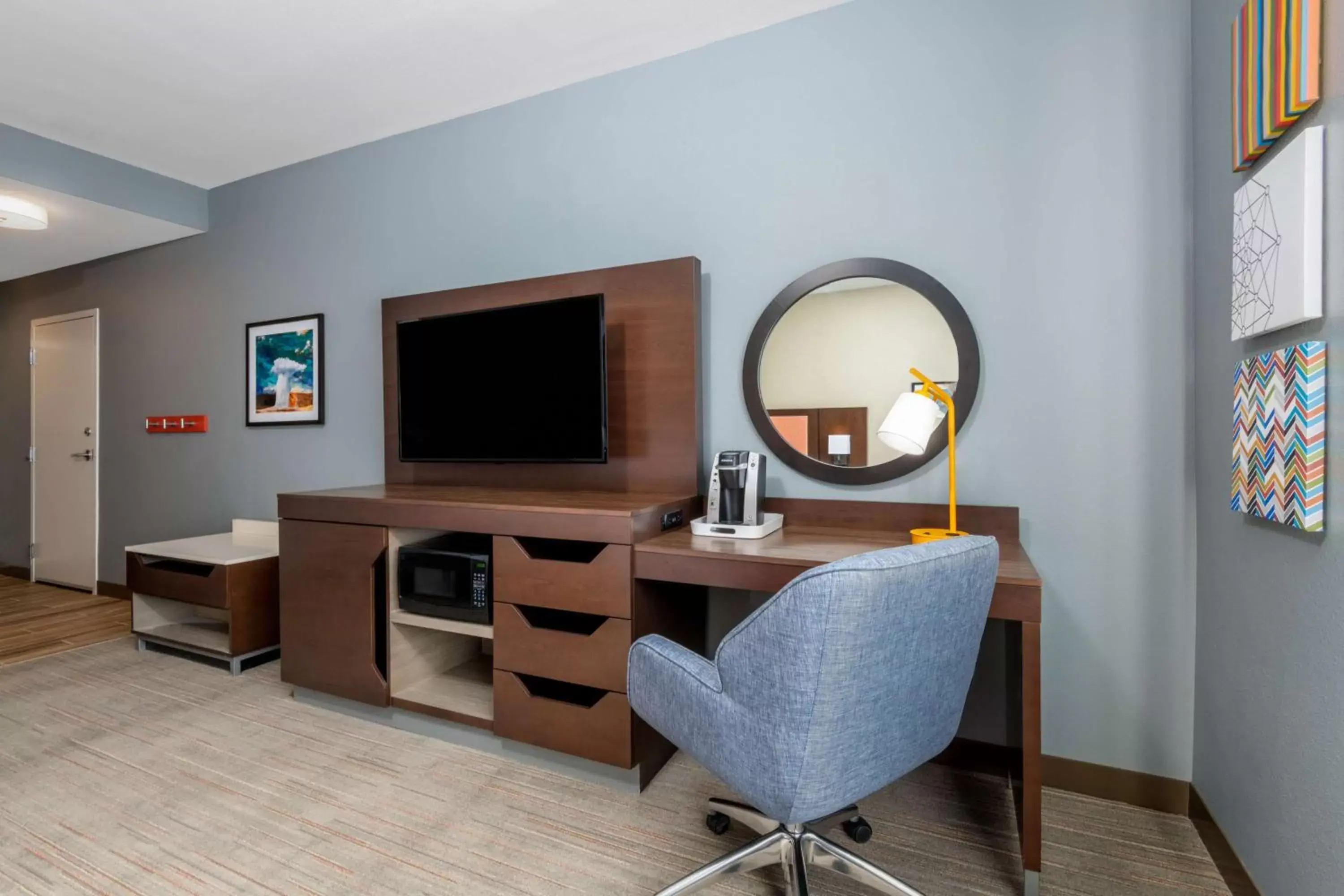 Bedroom, TV/Entertainment Center in Hampton Inn & Suites Cody, Wy