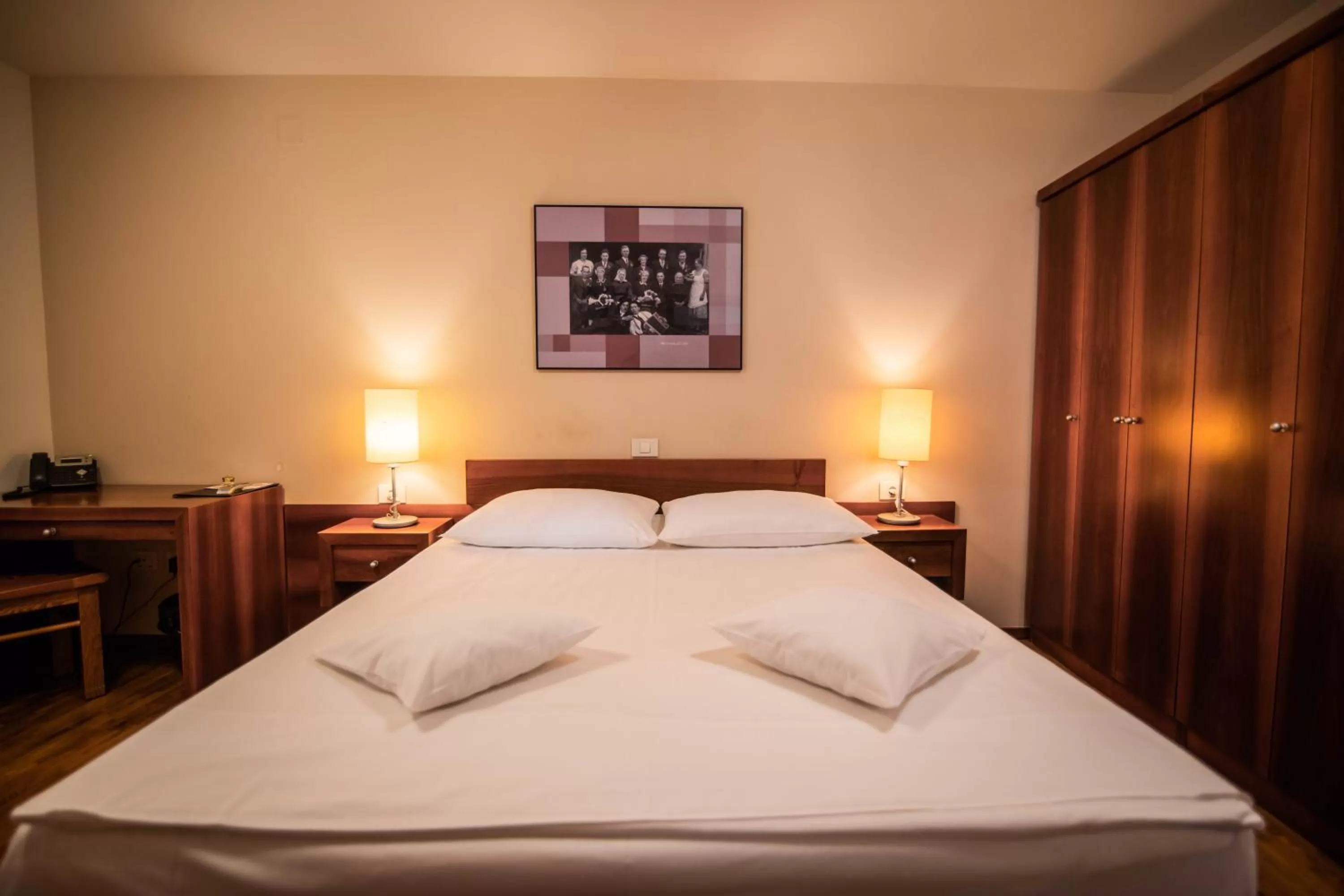 Bed in Hotel Dvor Jezersek Brnik