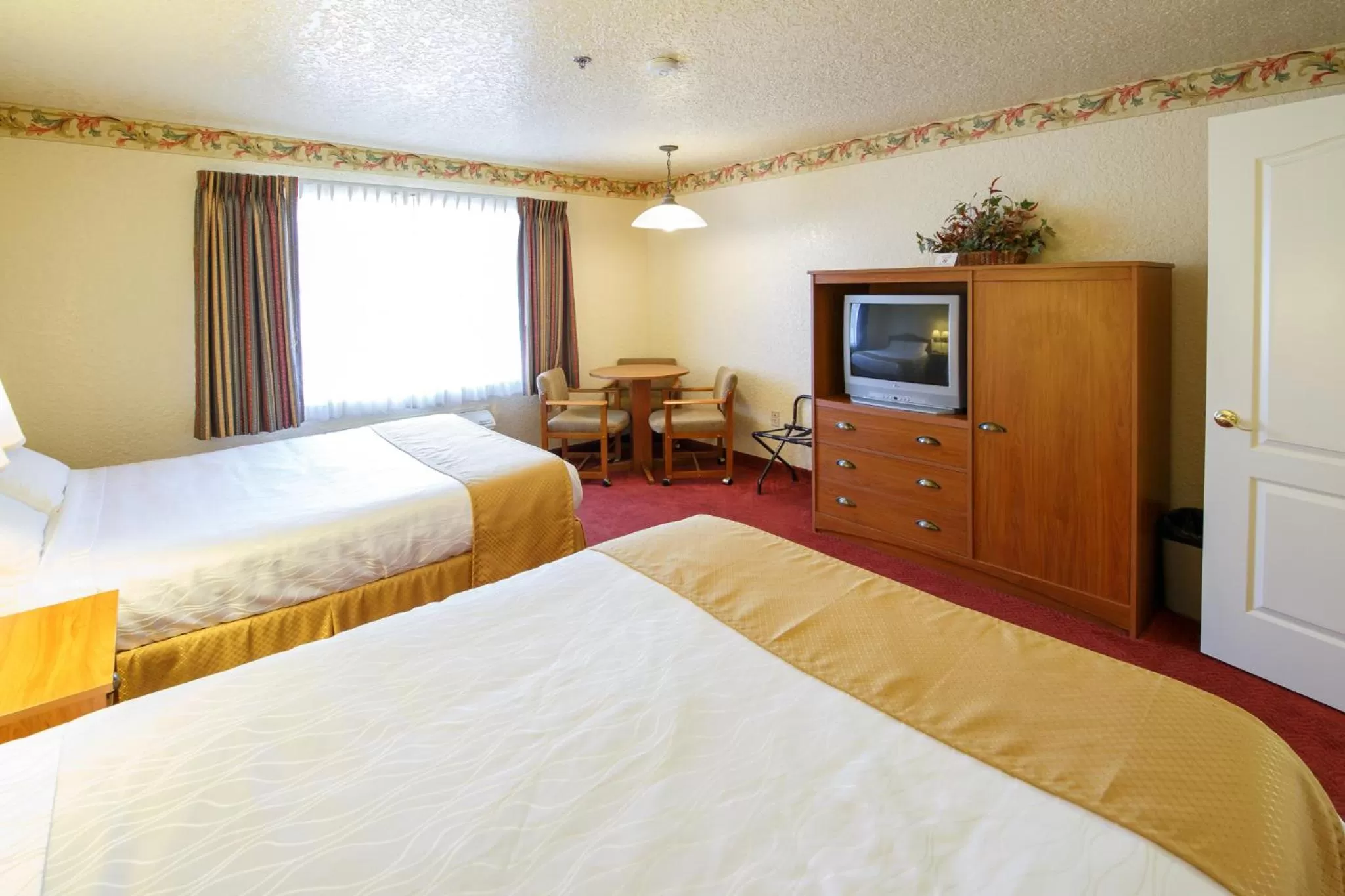 Photo of the whole room, Bed in Murphys Suites