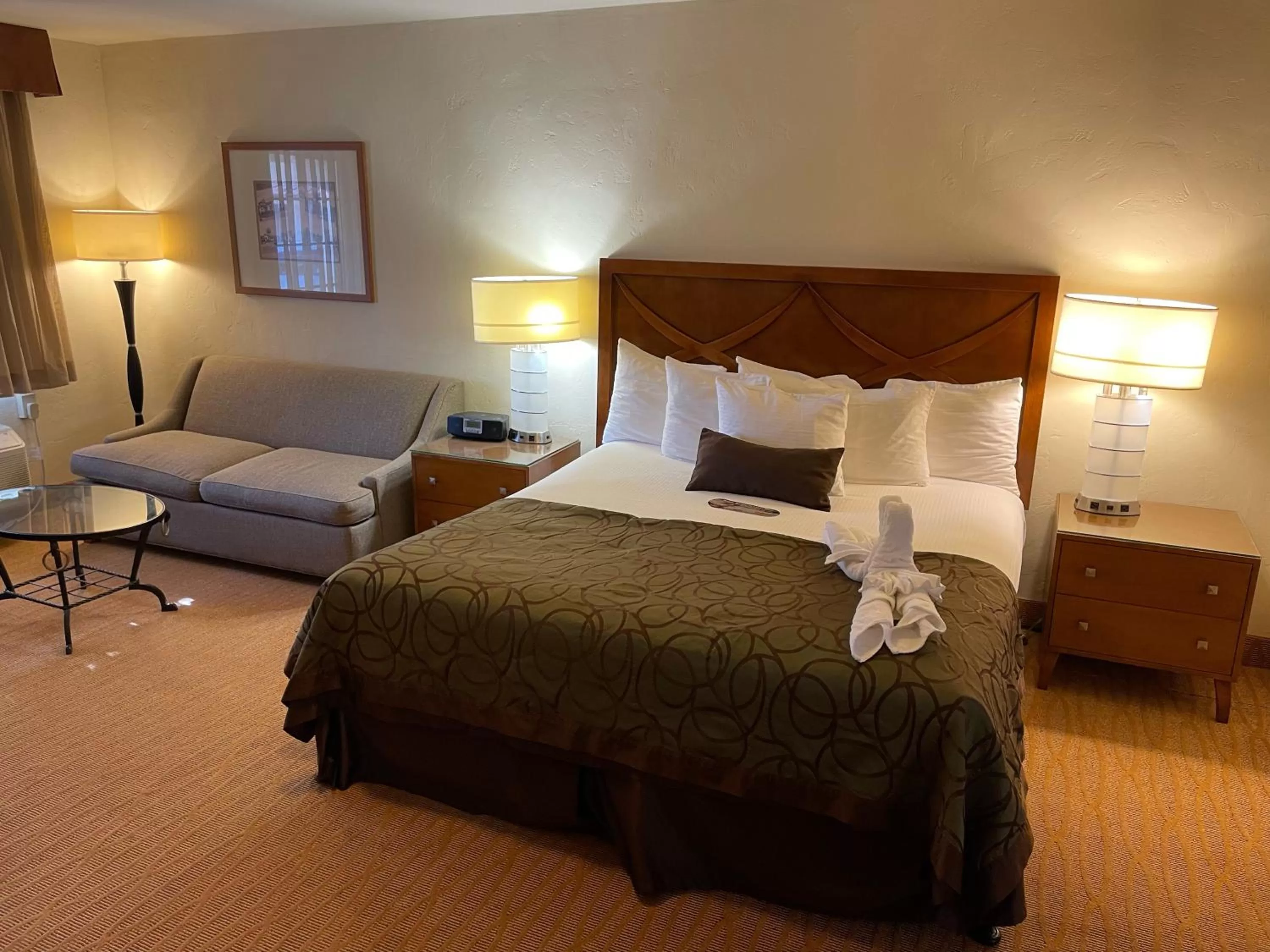 One-Bedroom Executive King Suite - Non-Smoking in Coronado Motor Hotel, a Travelodge by Wyndham