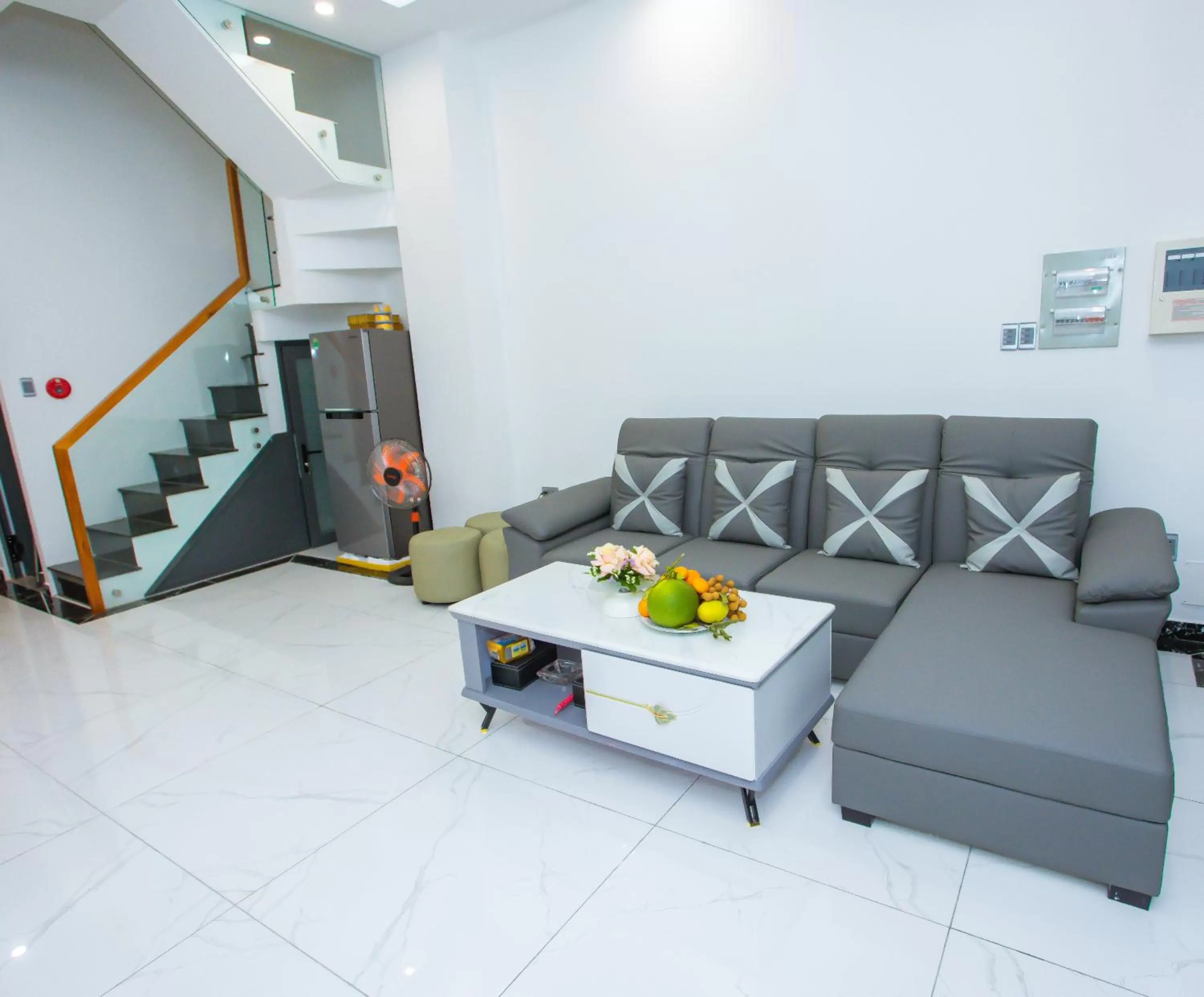 Communal lounge/ TV room in TÂY NINH CITY HOTEL