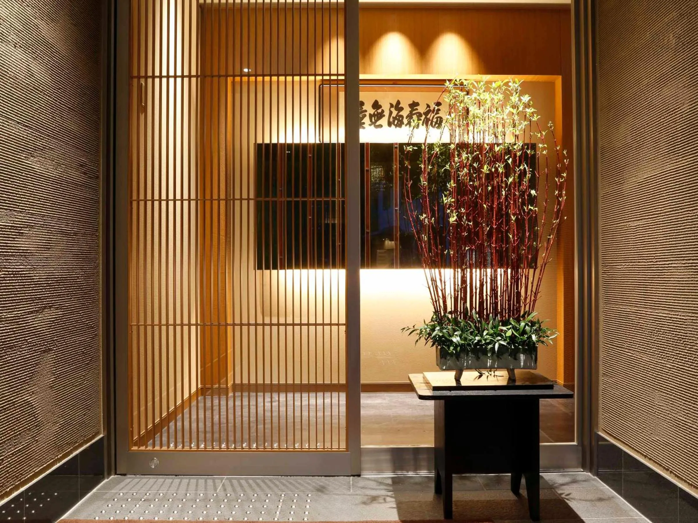 Facade/entrance in Okuno Hosomichi