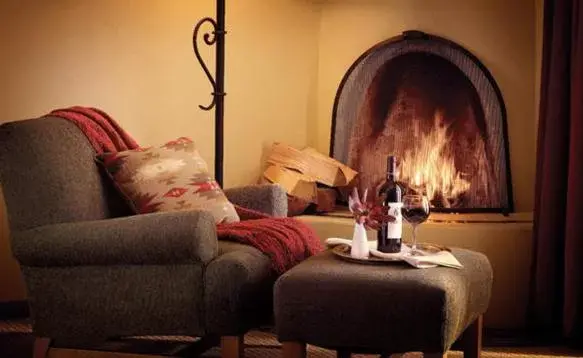 Living room, Bed in Eldorado Hotel and Spa